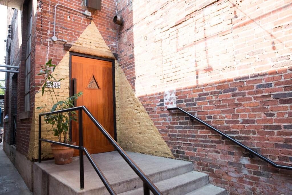 Apartment Songwriter's #108 *