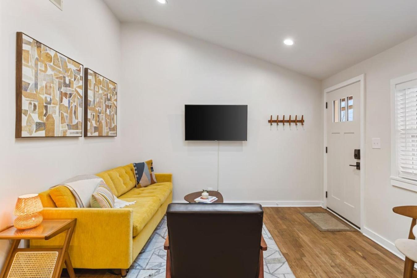 Mid-century Modern Near Restaurants, Coffee And Bars Holiday home Nashville