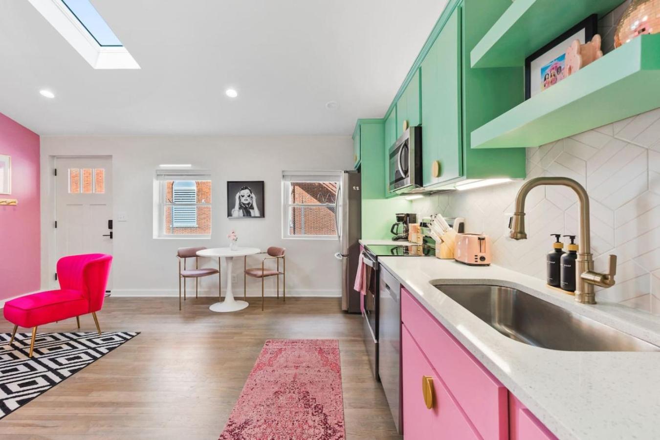 Barbie Dream - Near Restaurants, Coffee And Bar Holiday home *