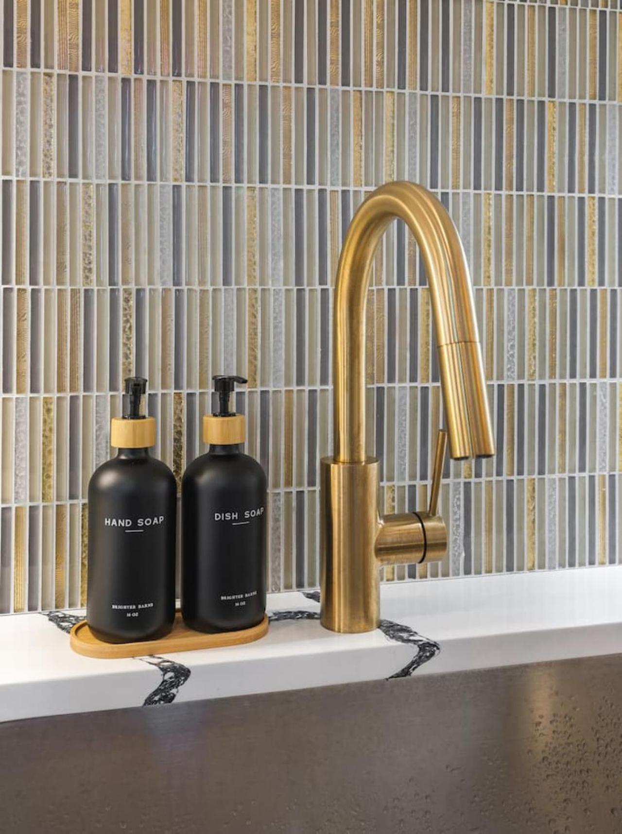 Vibrant Neon Near Restaurants, Coffee And Bars Apartment Nashville