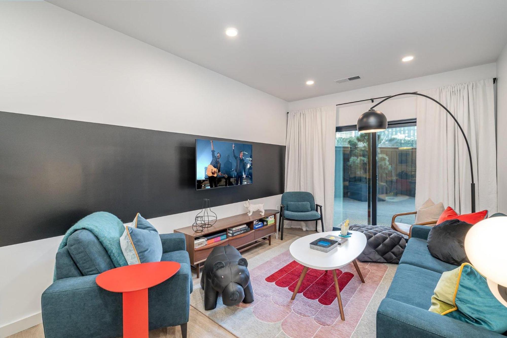 Hyve-retro Modern-full Gym-walk To Broadway Holiday home Nashville