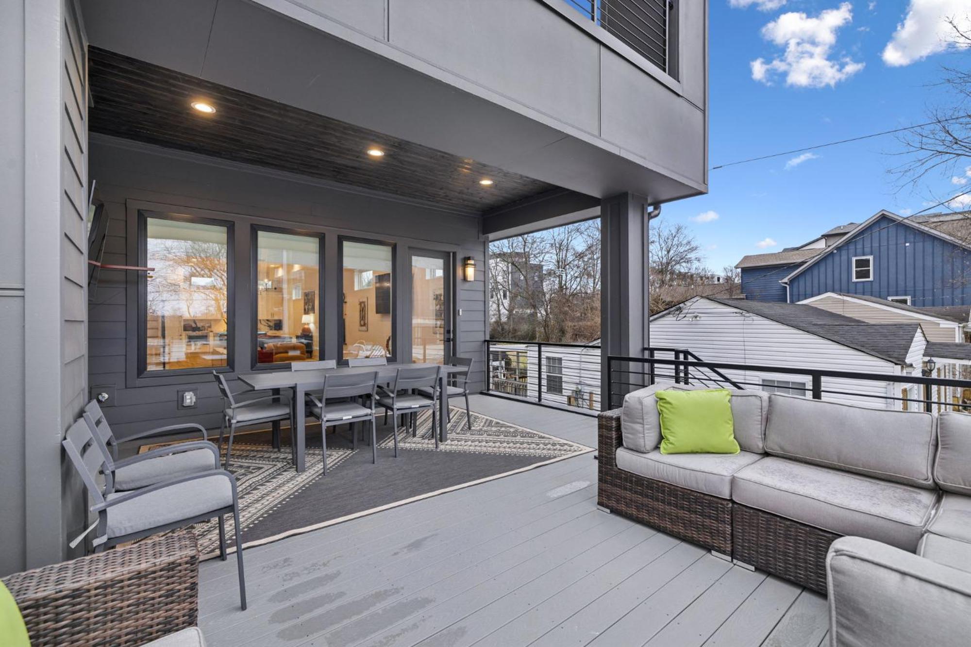 Holiday home Sleek Multi-level Rooftop Views & Pool Table Nashville