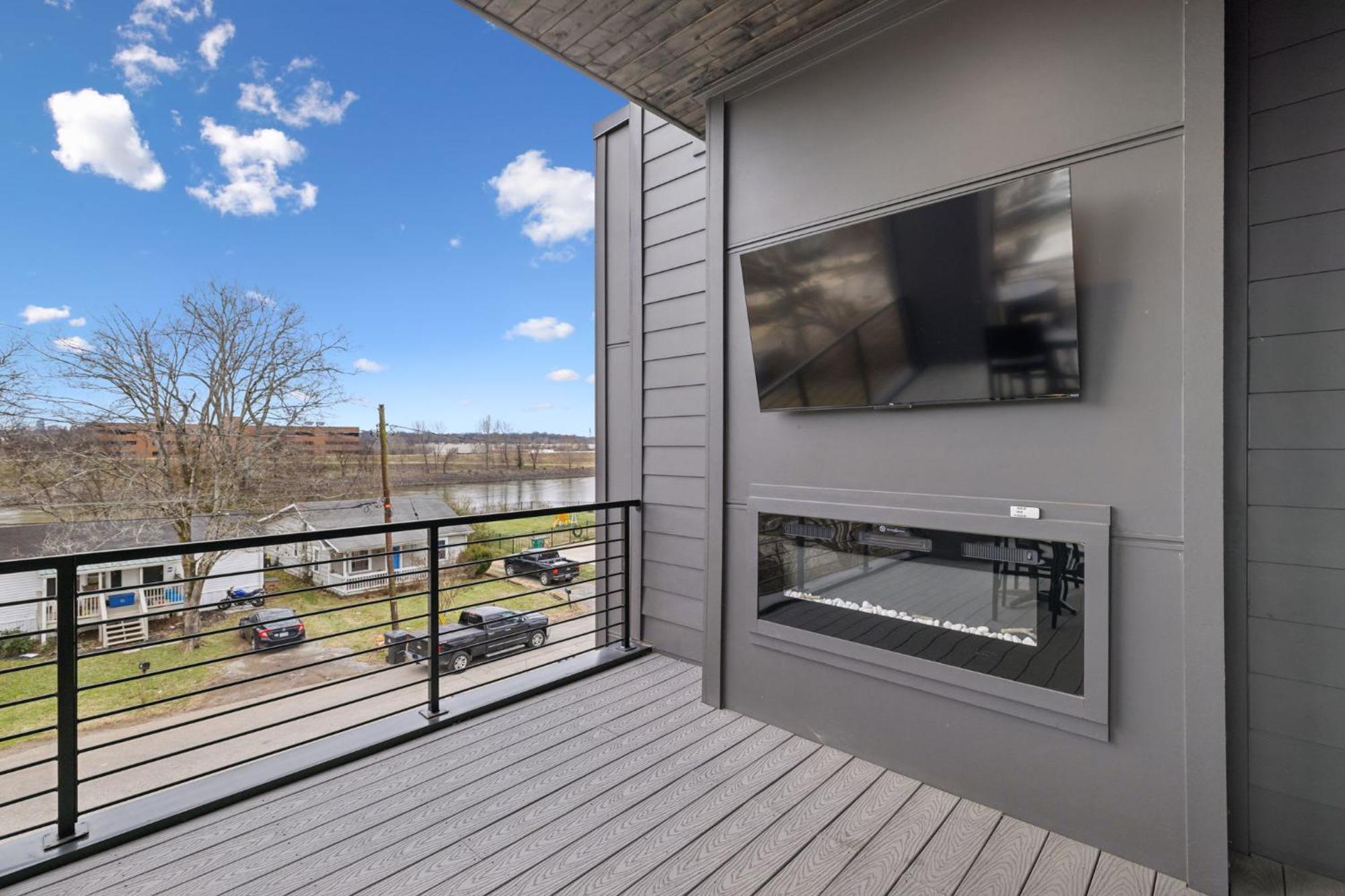 Holiday home Sleek Multi-level Rooftop Views & Pool Table Nashville