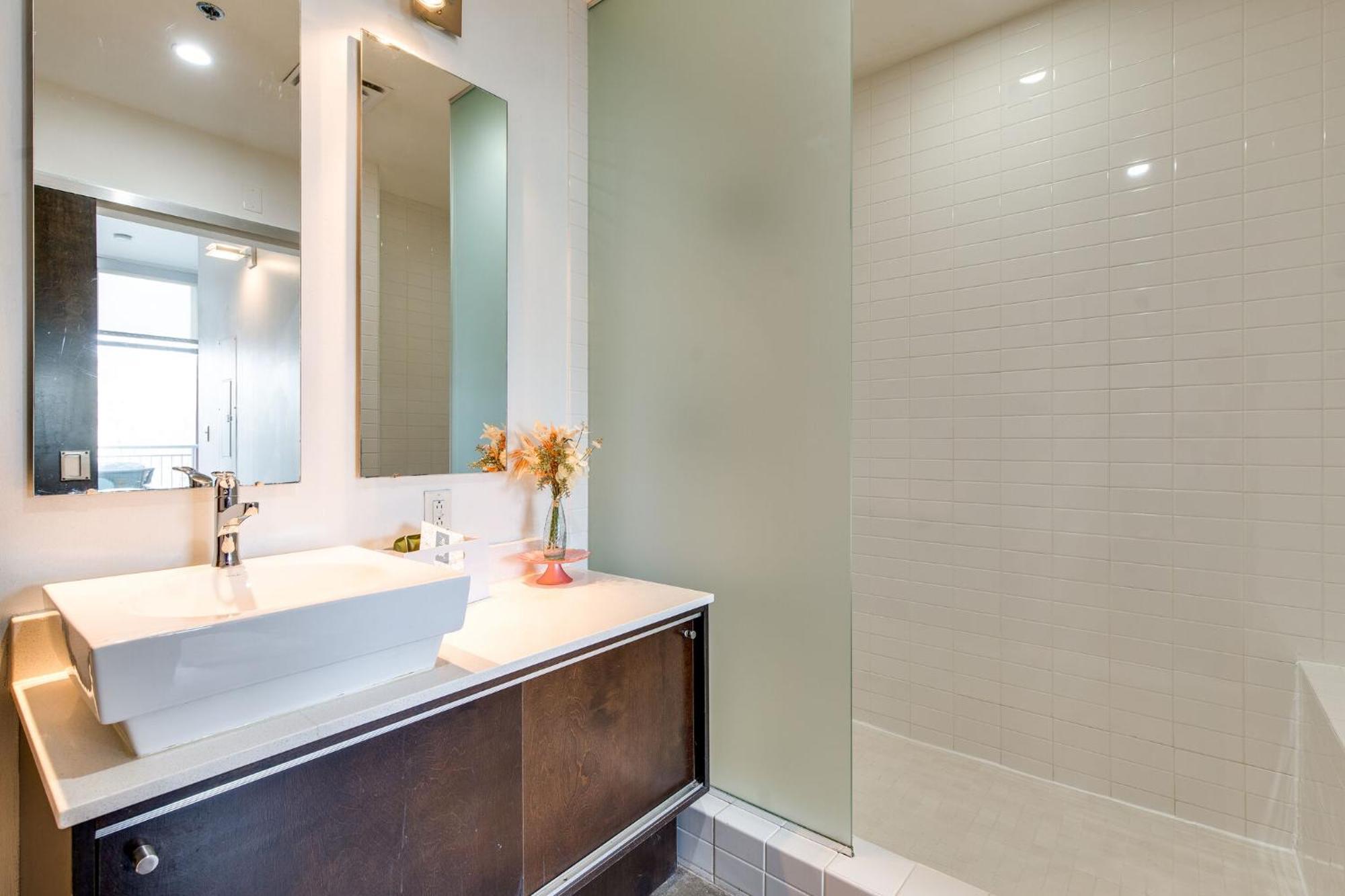 5m217 Longterm Just Across The River From Downtown *