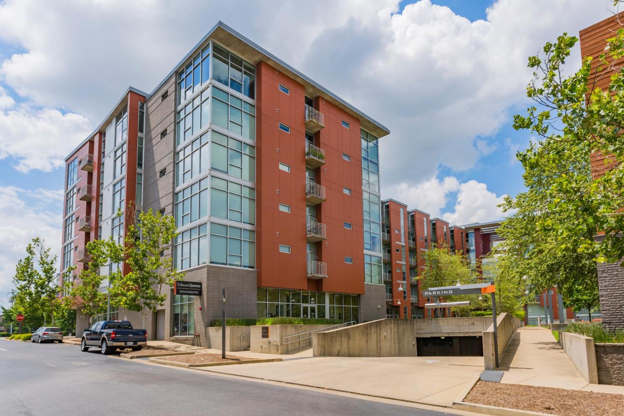 Holiday home 5m307- Elegant With Rooftop Deck