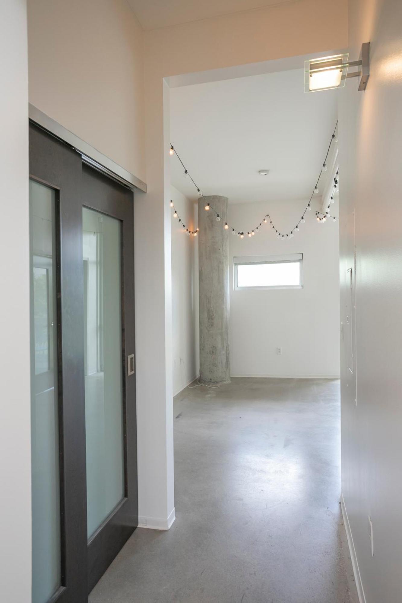 5m222- Unfurnished Amazing Layout *