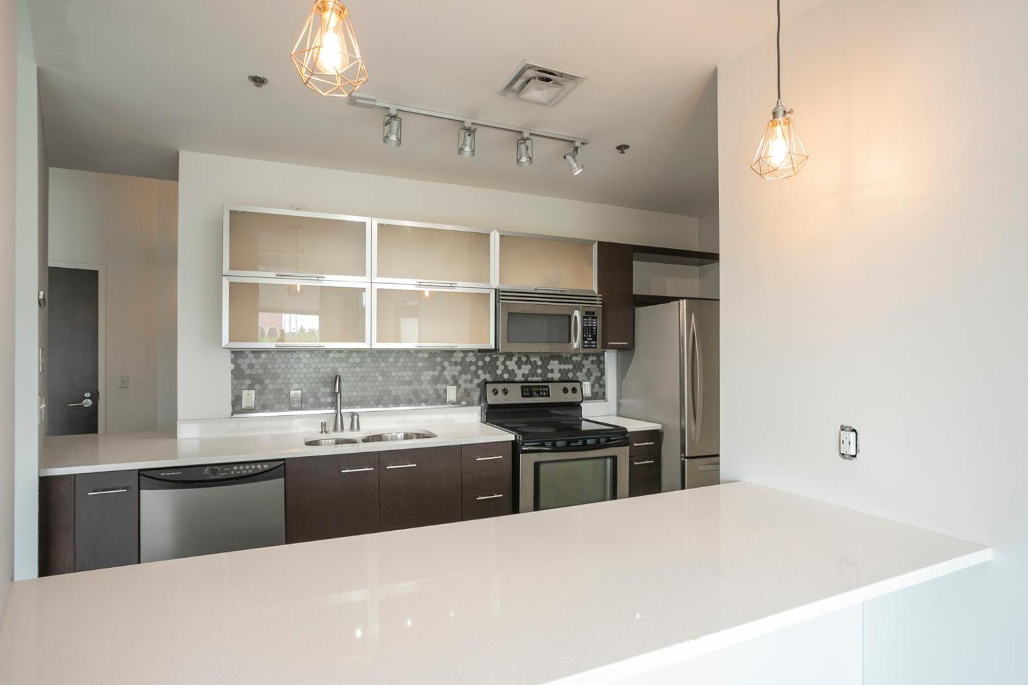 5m222- Unfurnished Amazing Layout *