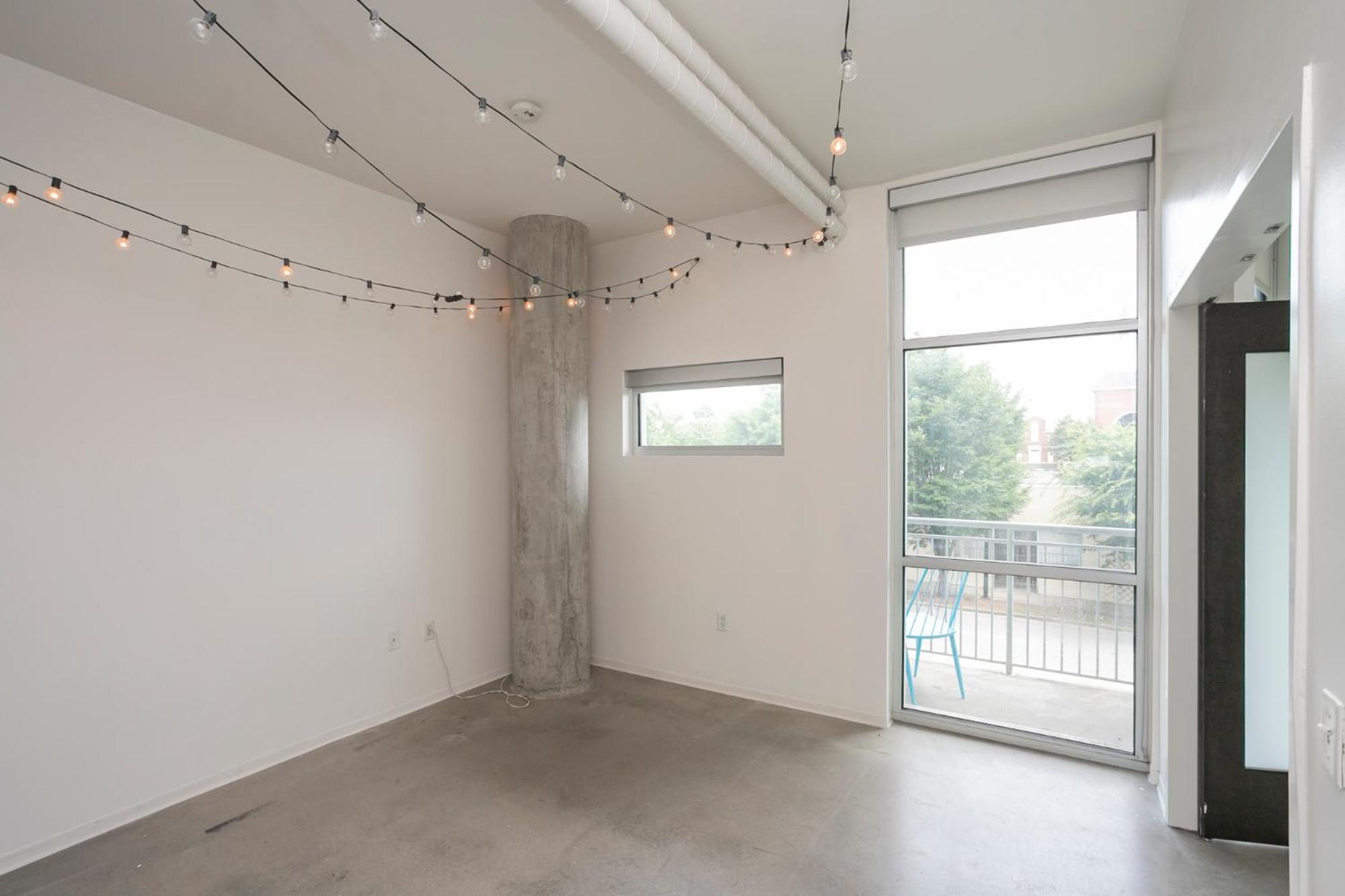 5m222- Unfurnished Amazing Layout