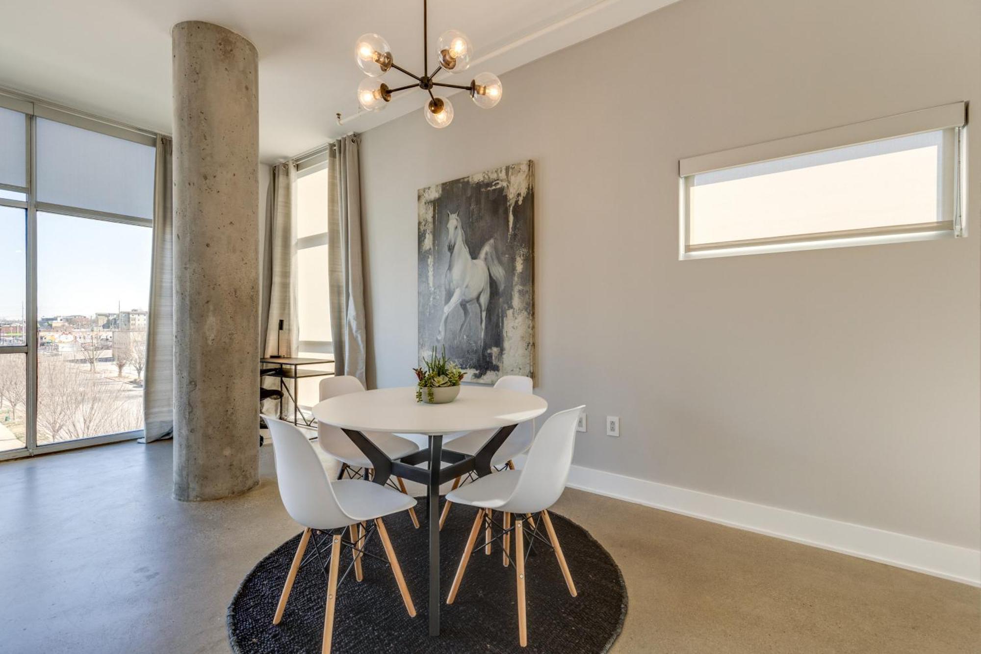 5m432- Amazing Two Bedroom 4th Floor Nashville