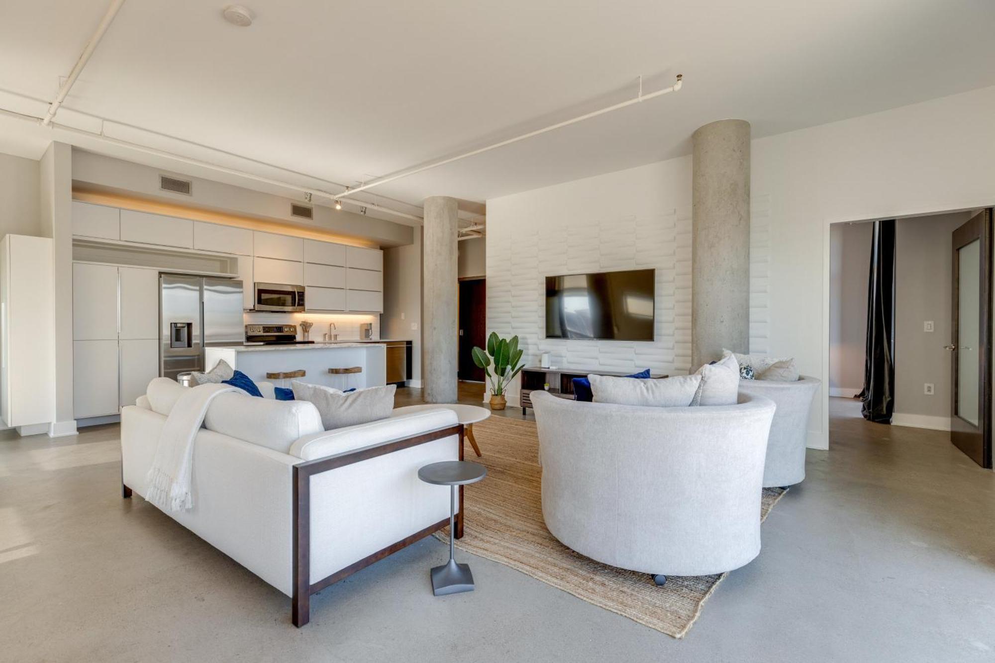 5m432- Amazing Two Bedroom 4th Floor *