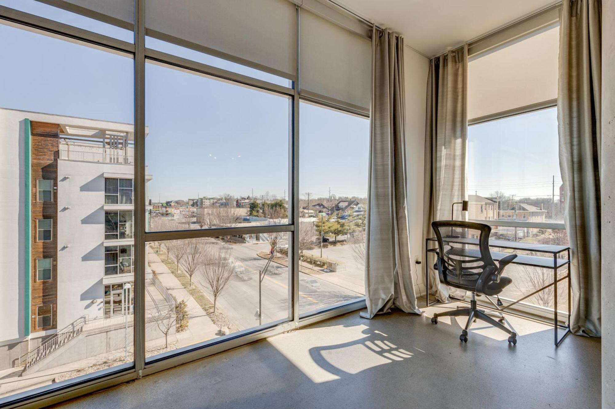 5m432- Amazing Two Bedroom 4th Floor *