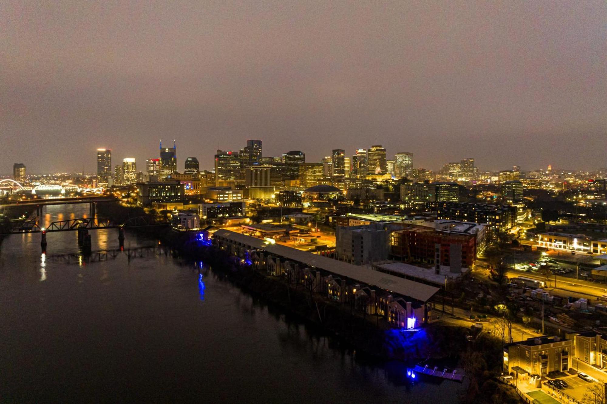 Cumberland River Views Walk To Broadway Downtown Stadium Rockin Riverfront Holiday home