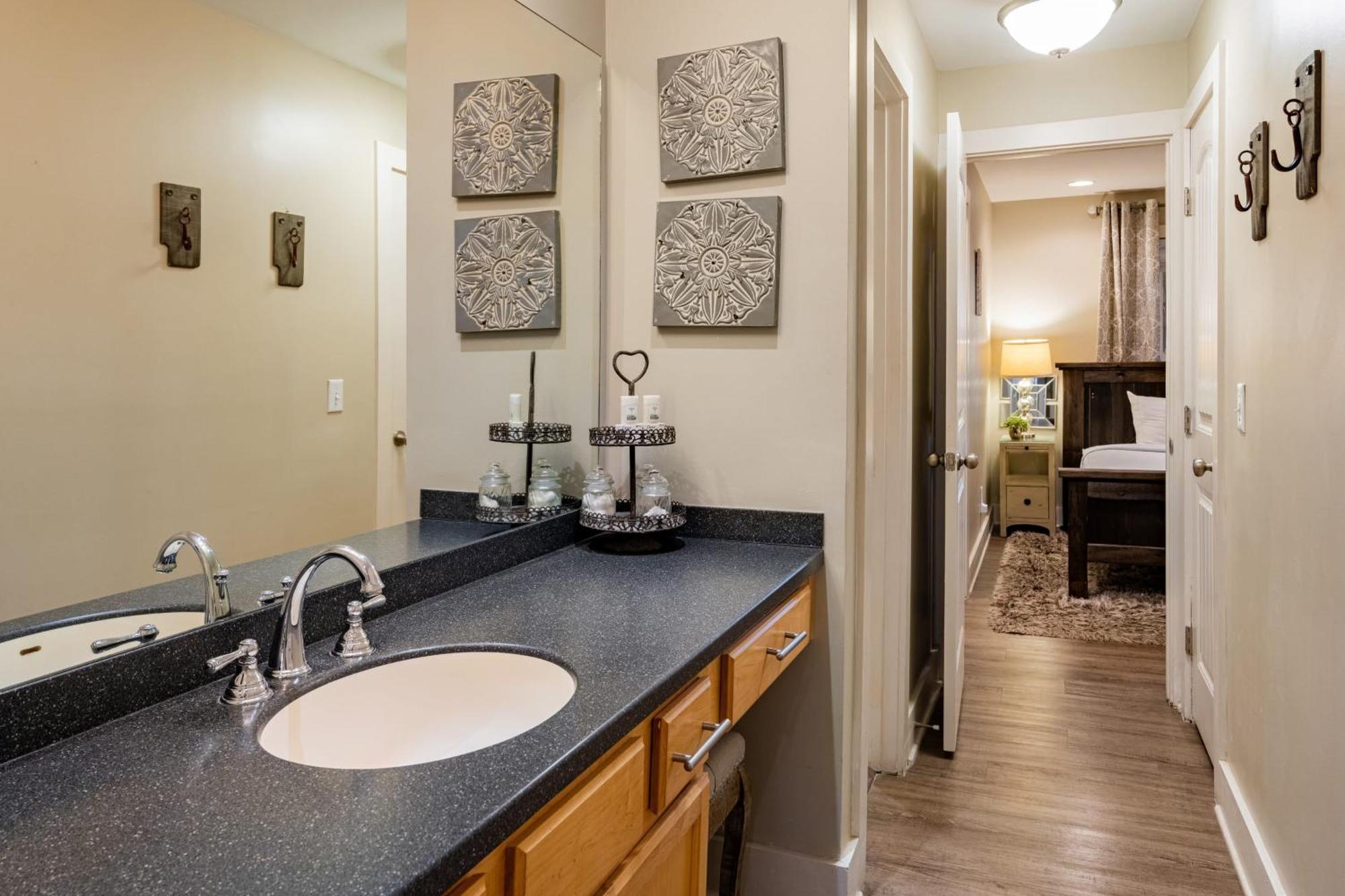 Holiday home Cumberland River Views Walk To Broadway Downtown Stadium Rockin Riverfront *