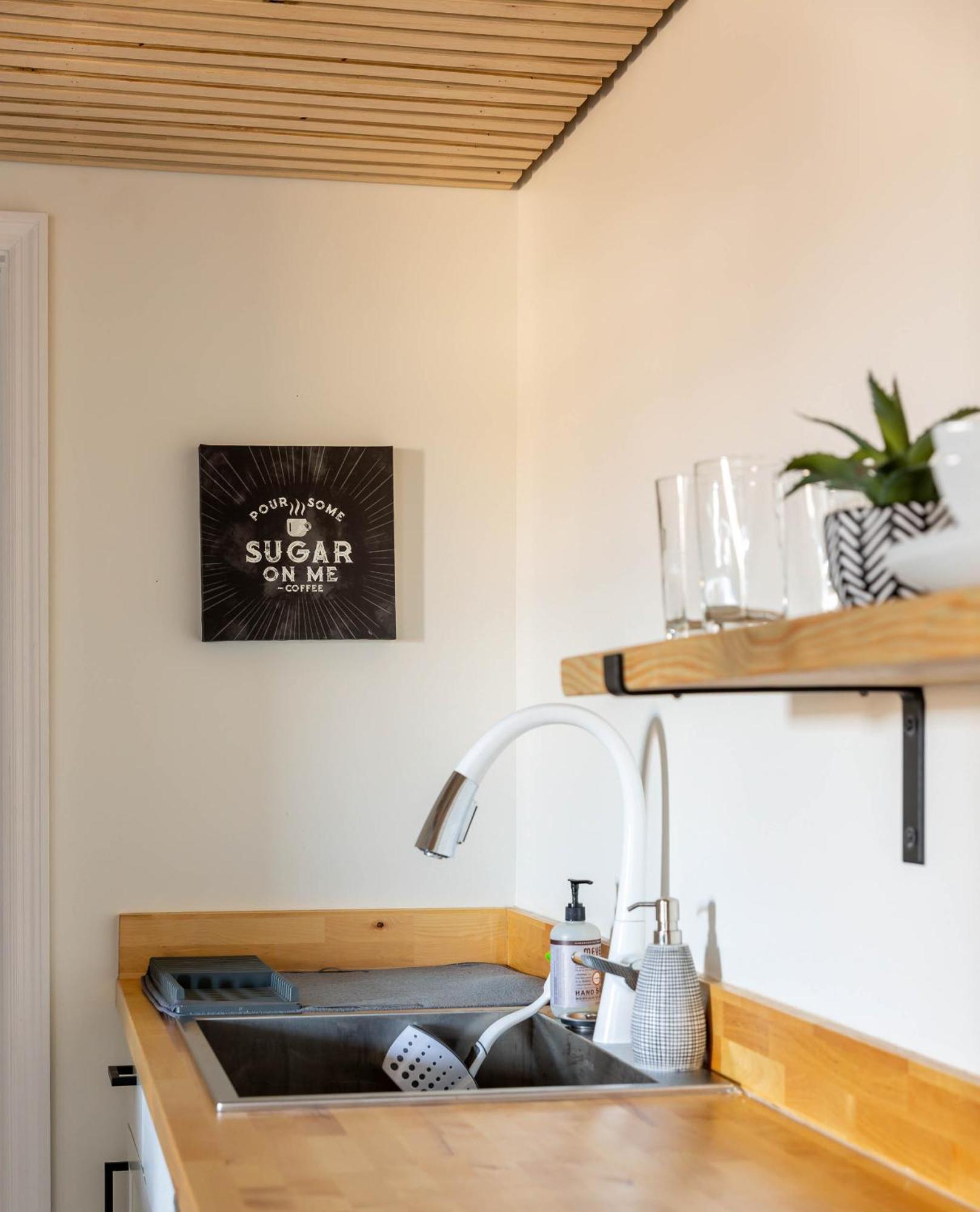 Private Haven - Minutes To Broadway, Bna