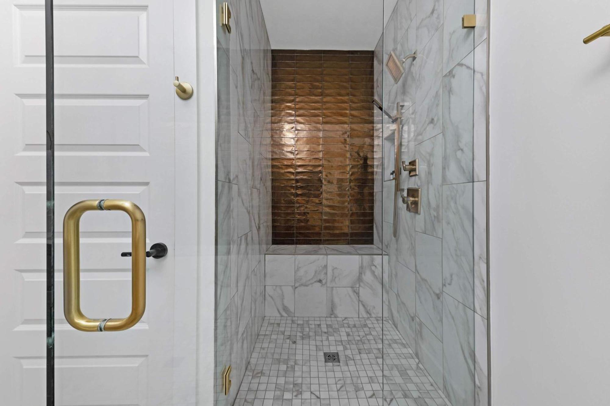 The Trillium & The Iris - 2 Homes 6 Bedrooms * Nashville