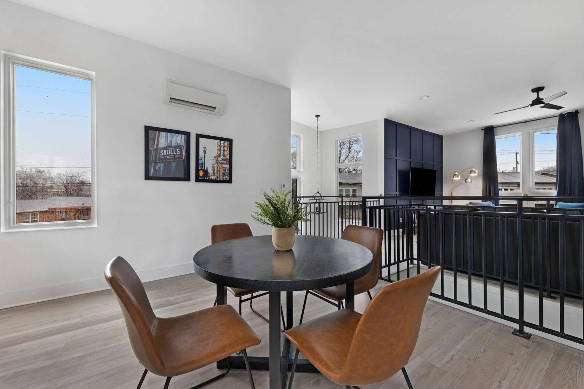 The Trillium & The Iris - 2 Homes 6 Bedrooms * Nashville