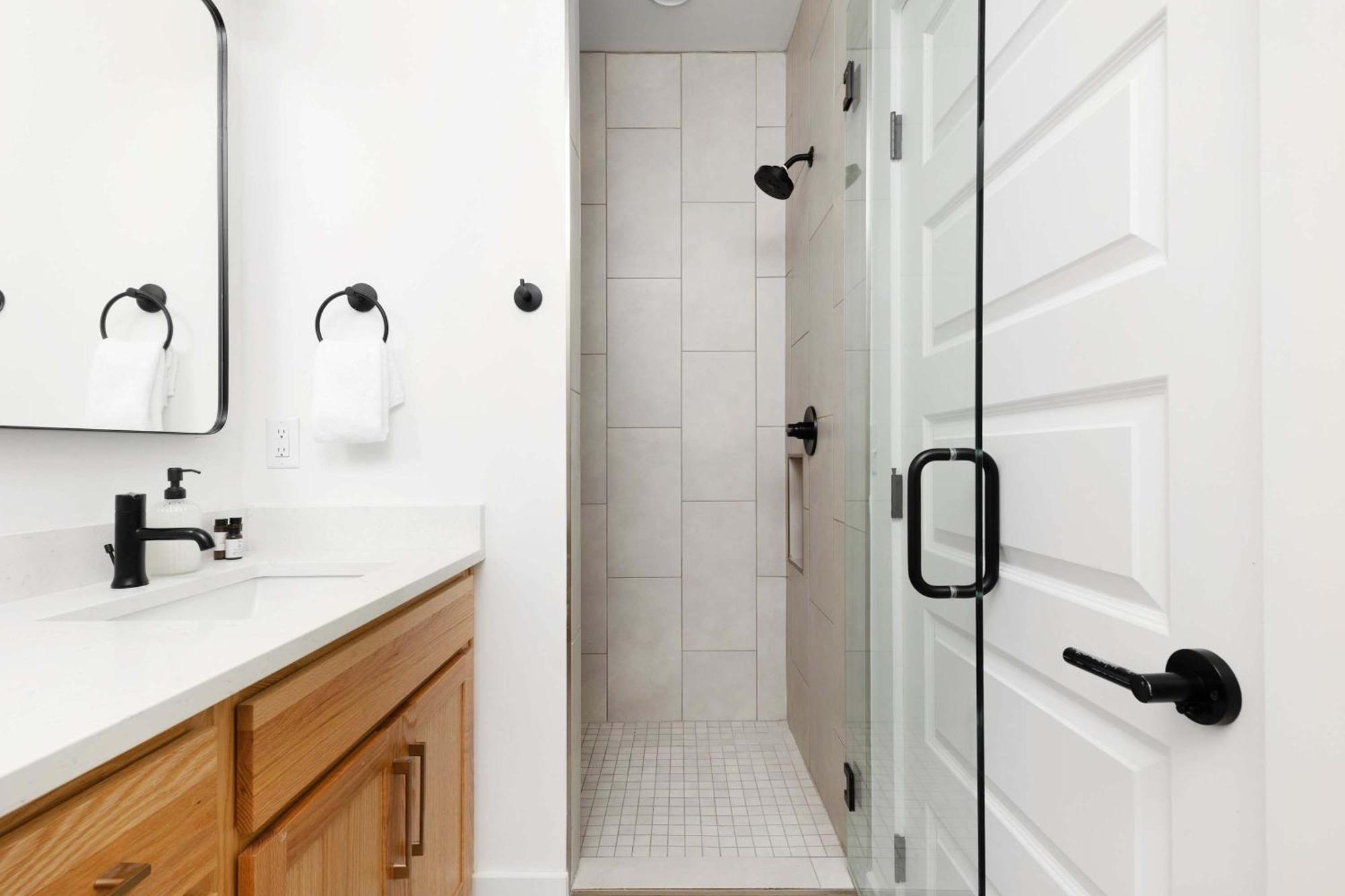 The Trillium & The Iris - 2 Homes 6 Bedrooms Holiday home