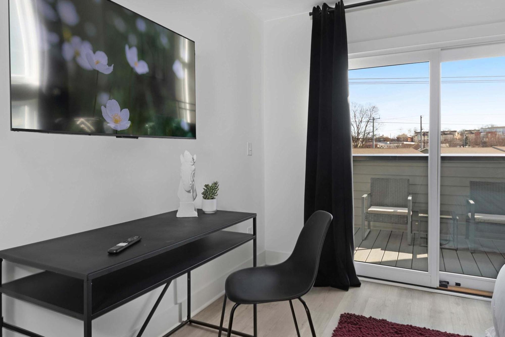 The Trillium & The Iris - 2 Homes 6 Bedrooms *