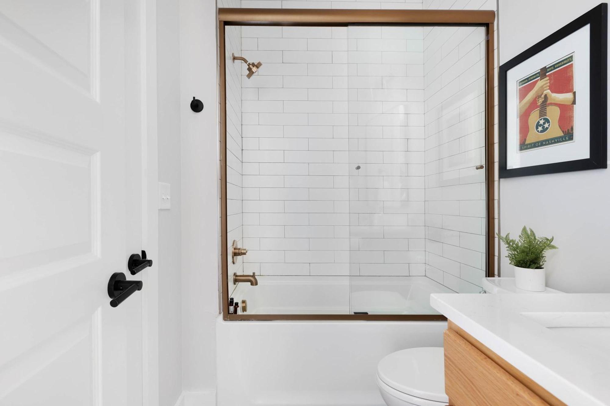 The Trillium & The Iris - 2 Homes 6 Bedrooms *