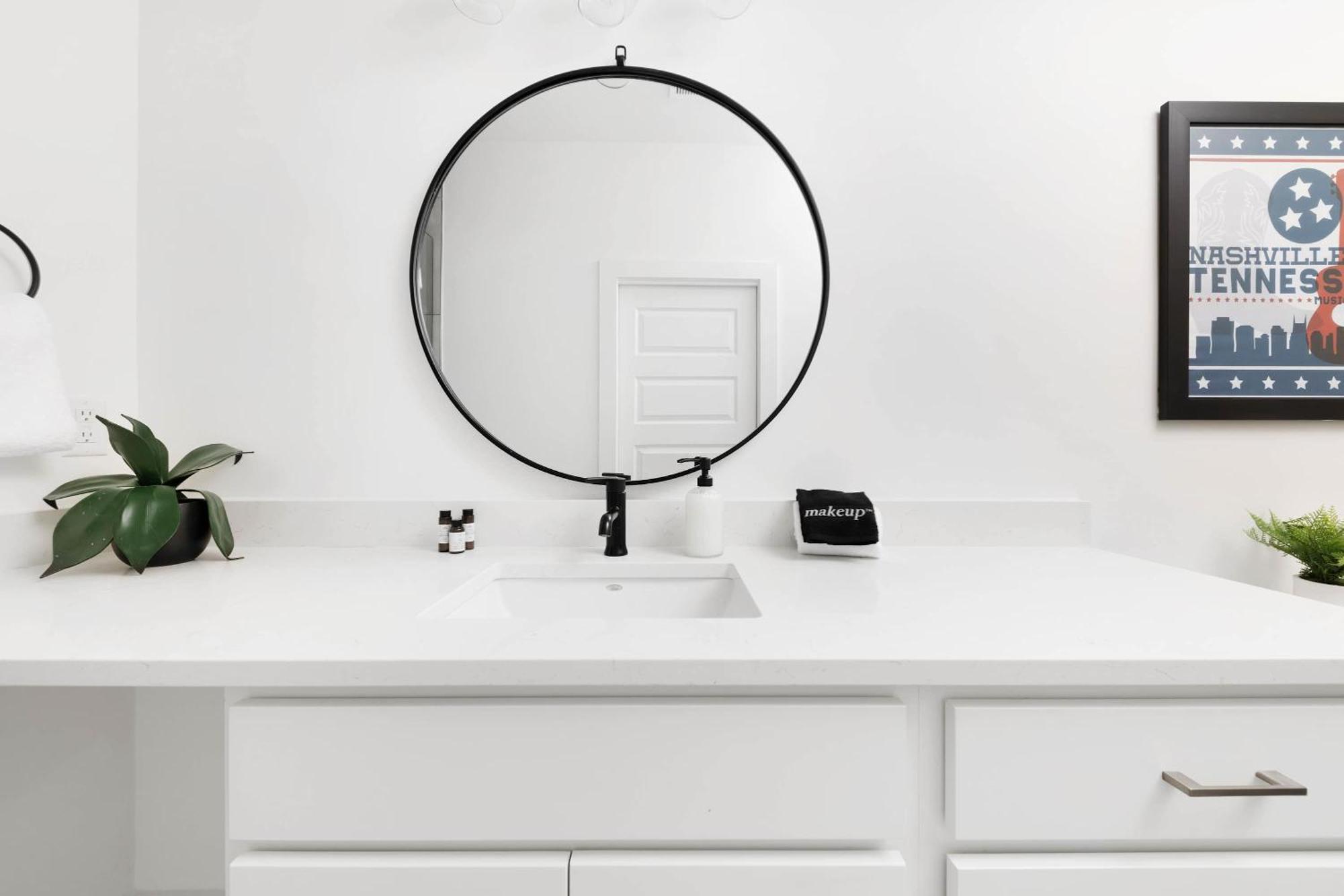 The Trillium & The Iris - 2 Homes 6 Bedrooms * Nashville