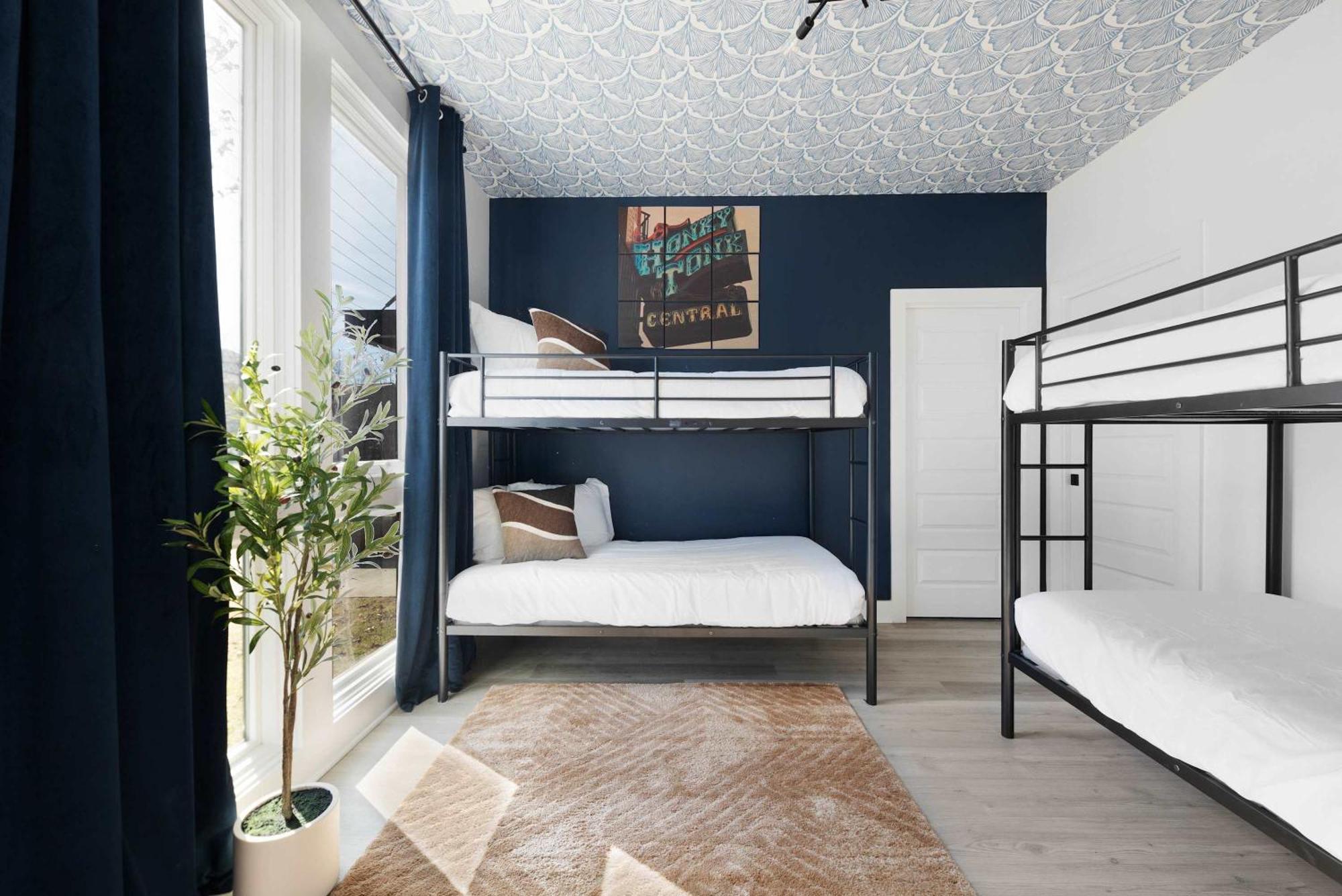 Holiday home The Trillium & The Iris - 2 Homes 6 Bedrooms Nashville