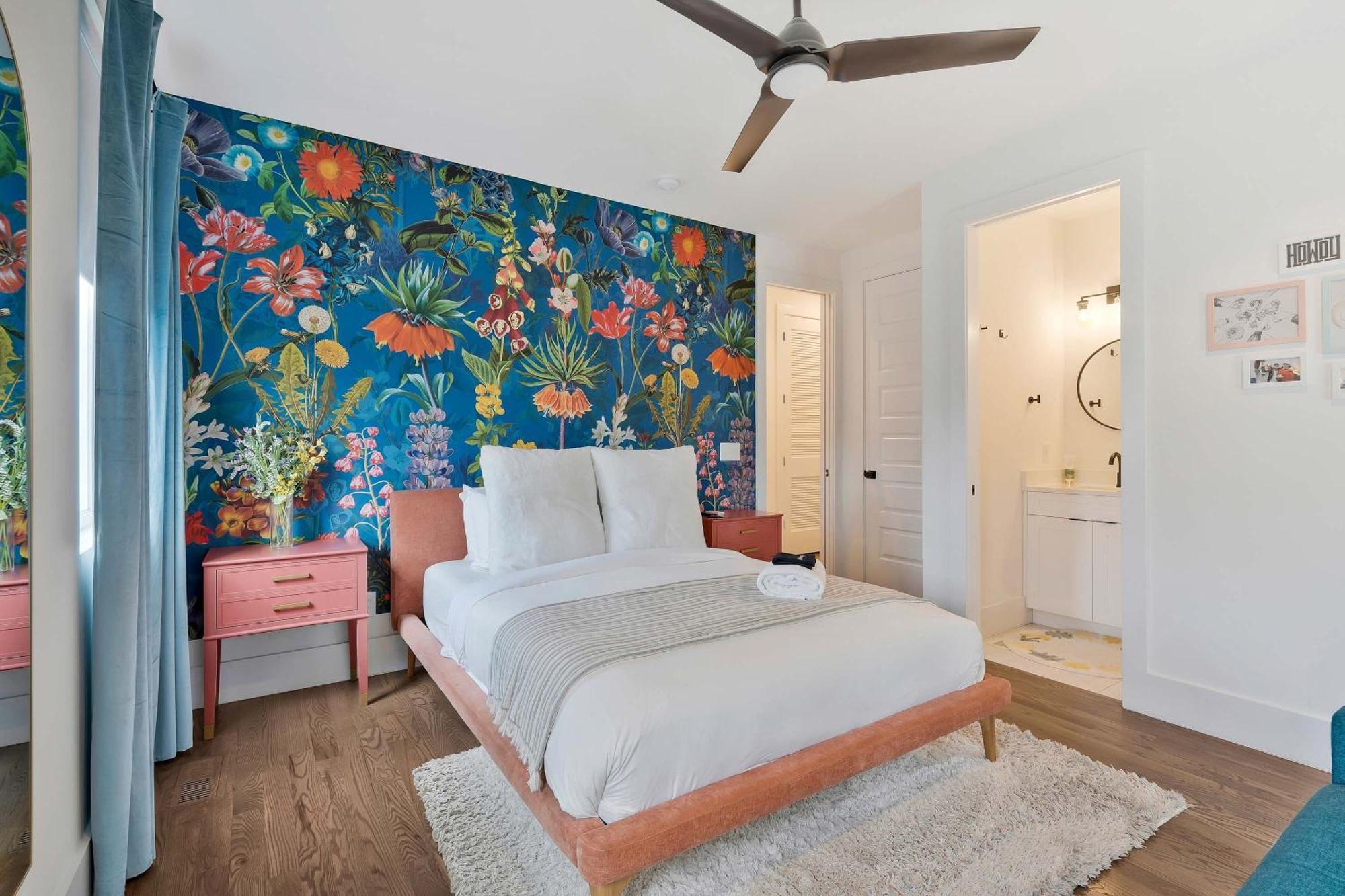 Delight - Fun Murals & Downtown Views