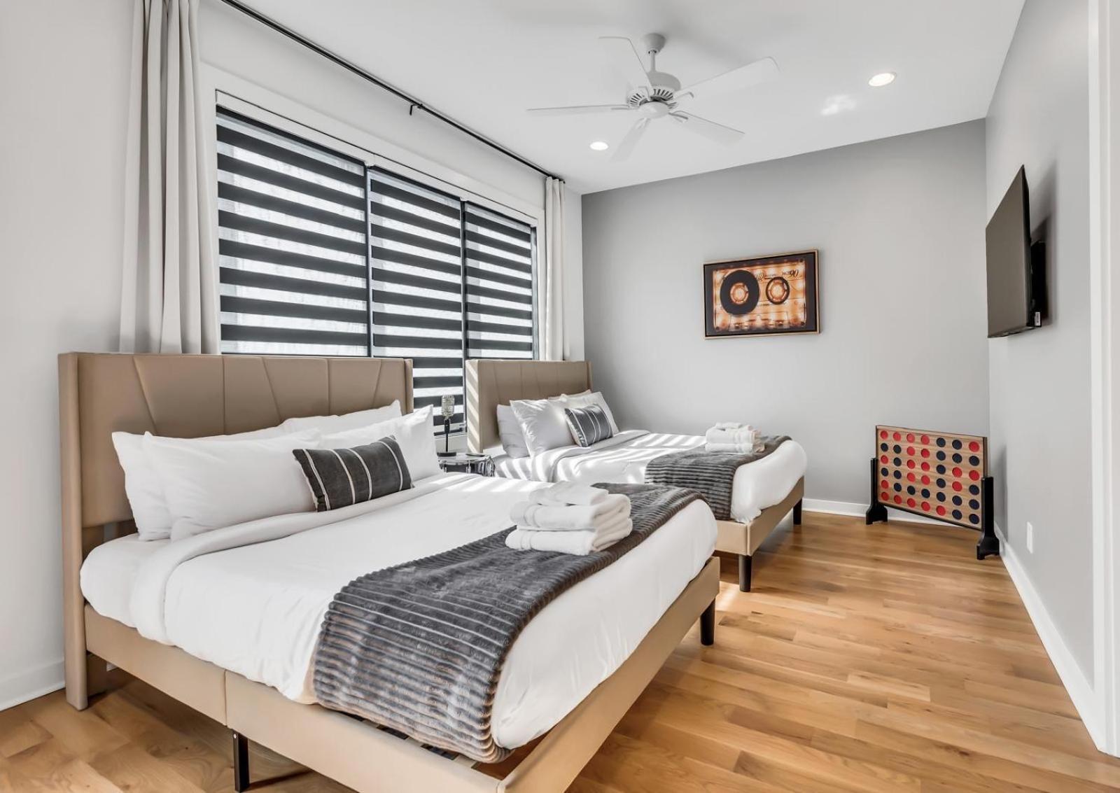 C On Music Row, 4 Min Broadway Holiday home