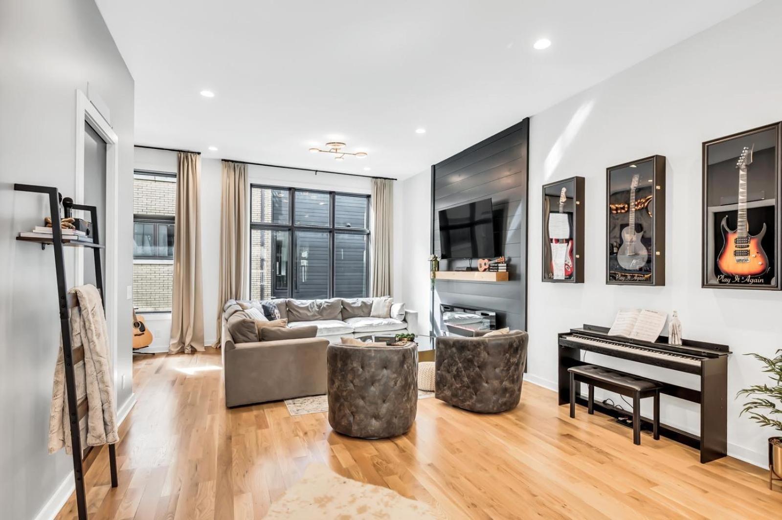 C On Music Row, 4 Min Broadway Nashville