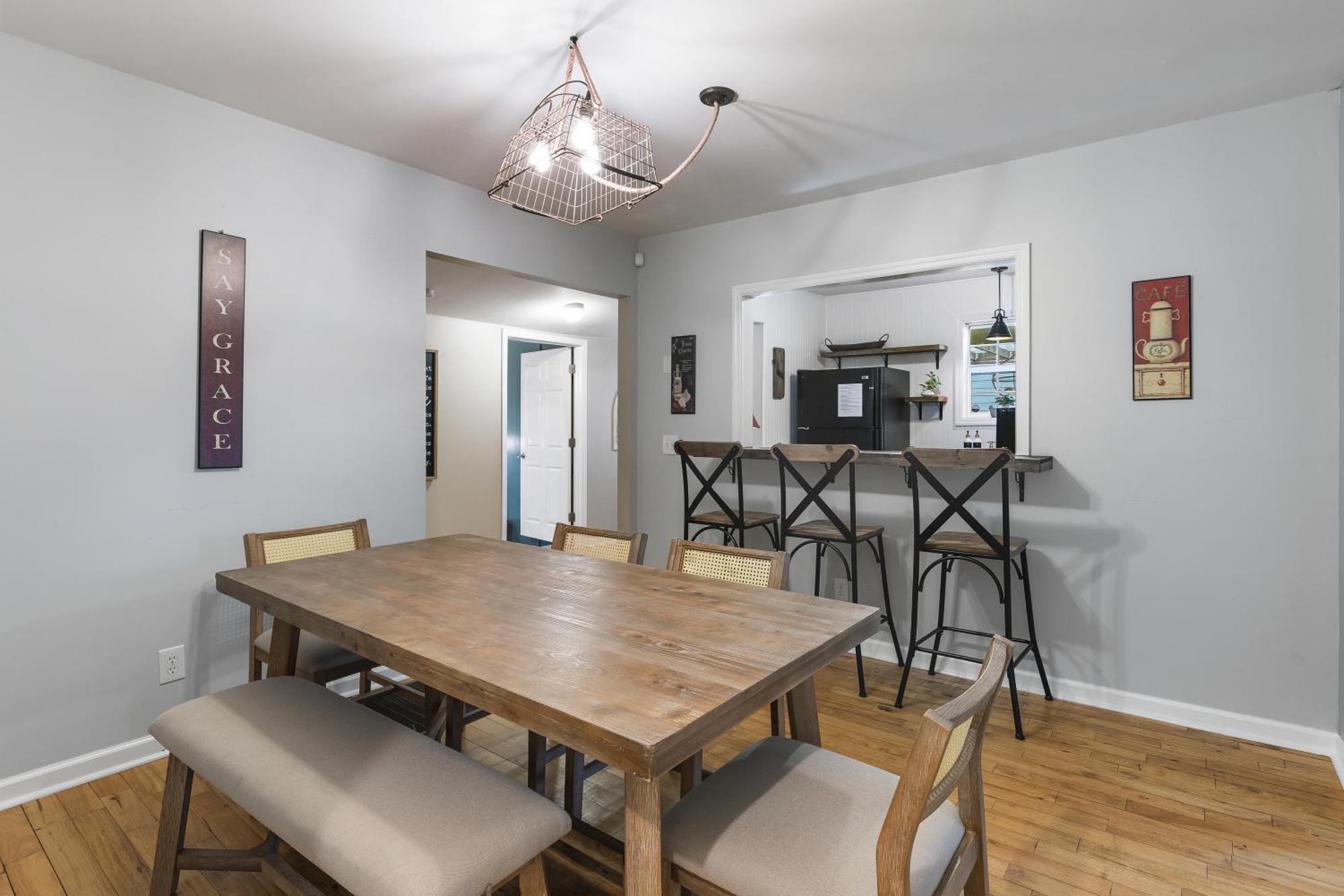 Big East Comfy Convenient Large Backyard Holiday home Nashville