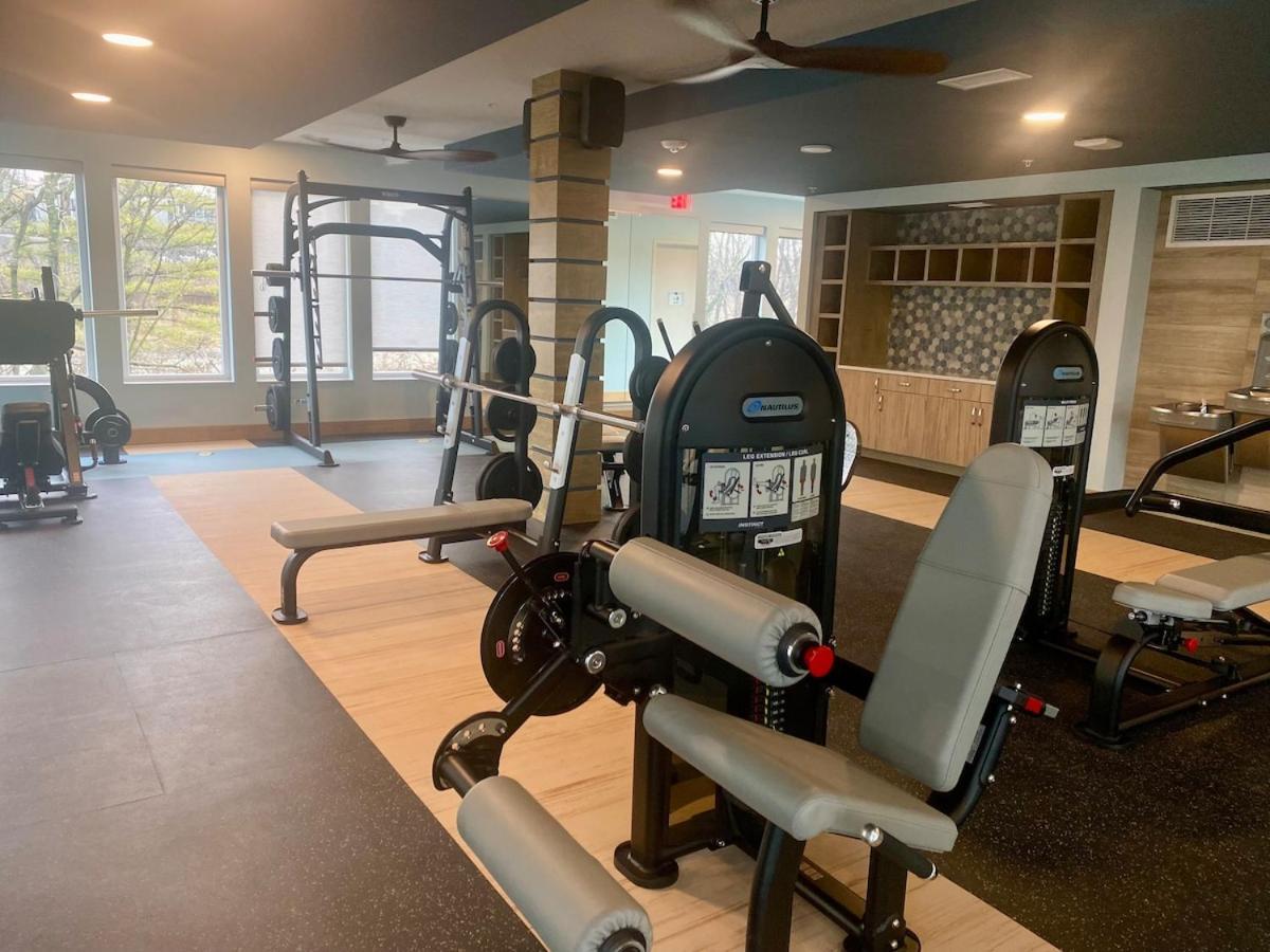 Corporate Chic Walkable And Quiet Apartment