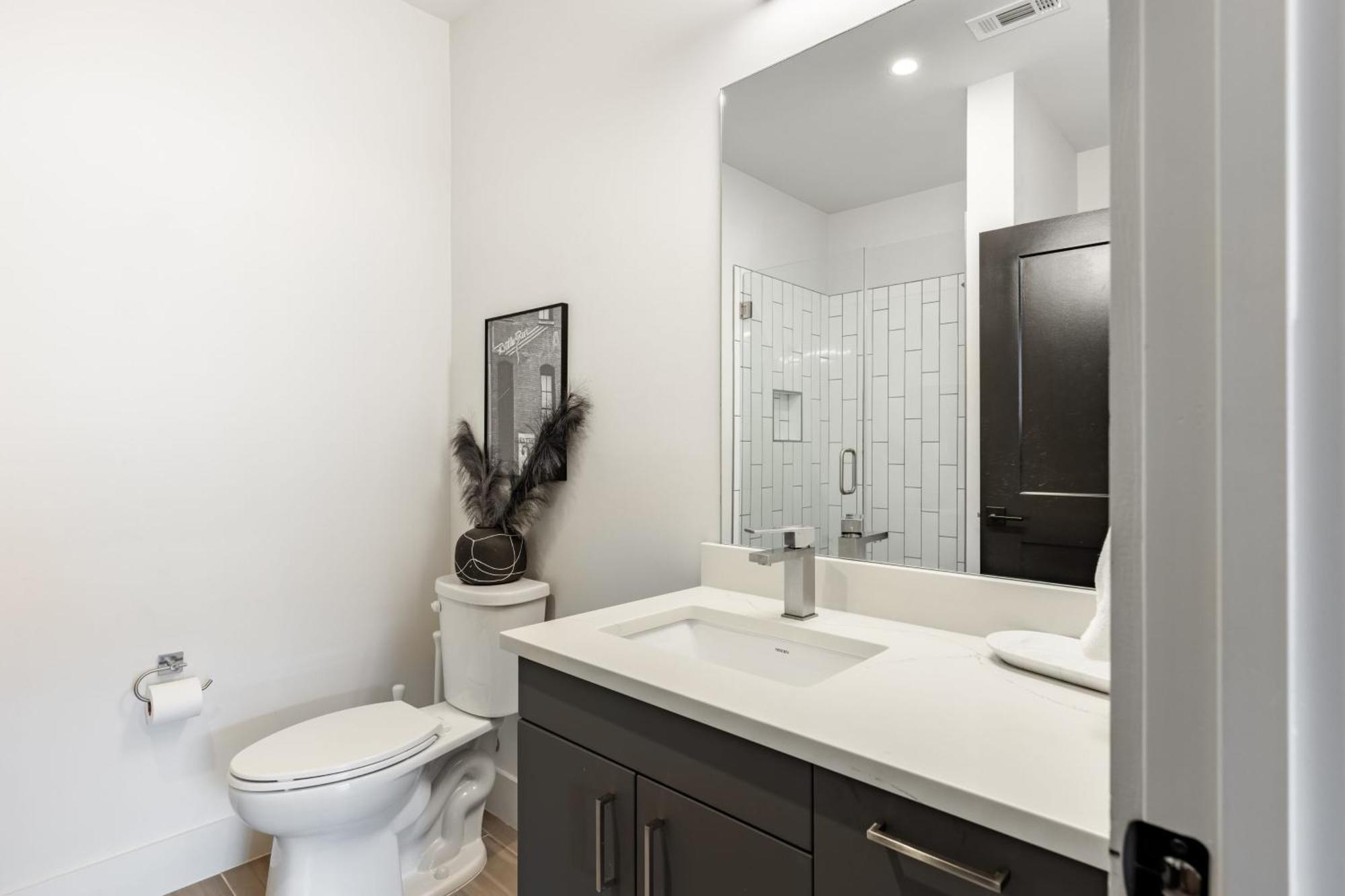 Holiday home Sleeps 18 3 Modern Midtown W Gym Pool Walkable To Shops Eats