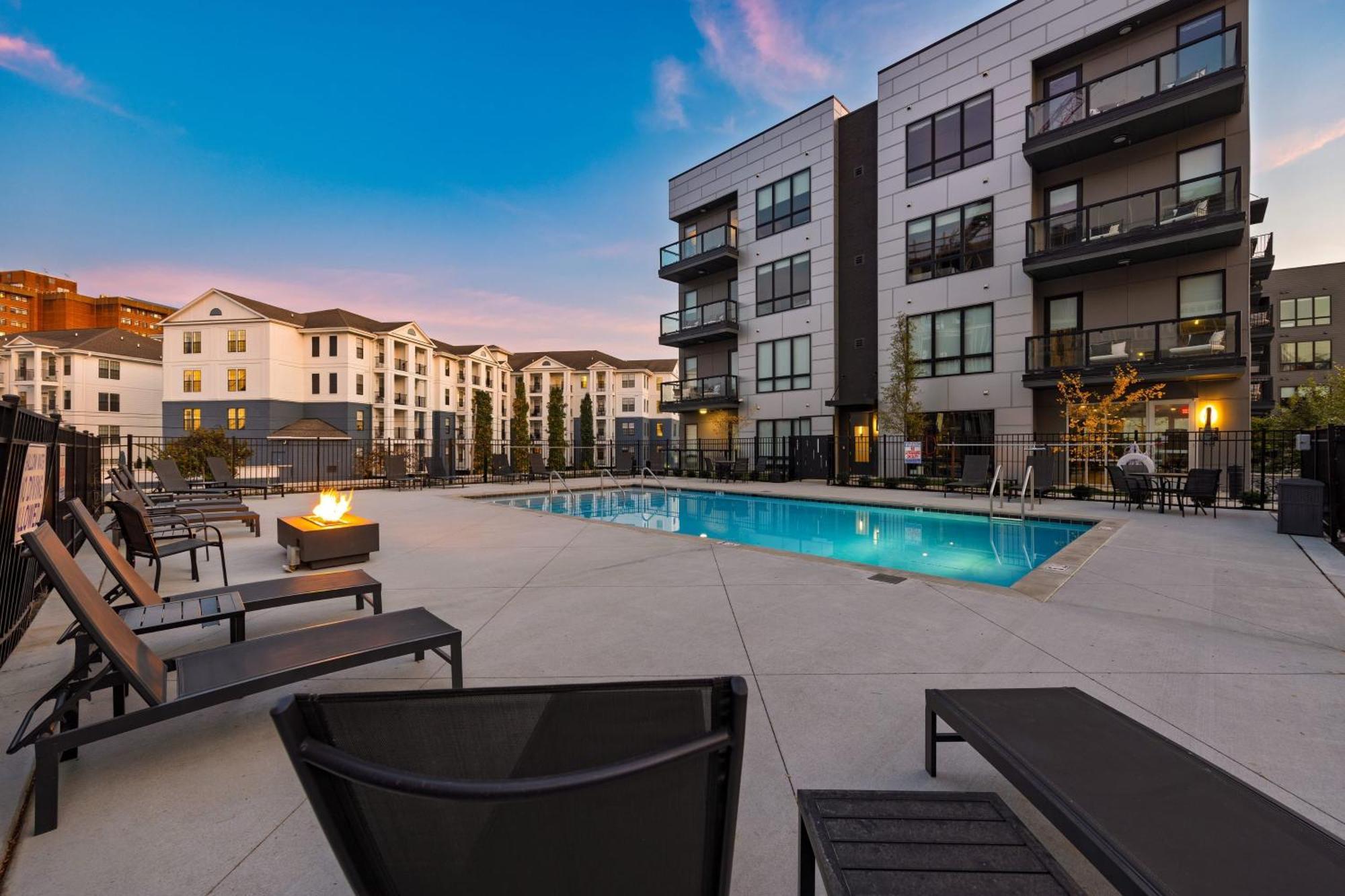 Sleeps 18 3 Modern Midtown W Gym Pool Walkable To Shops Eats Holiday home Nashville