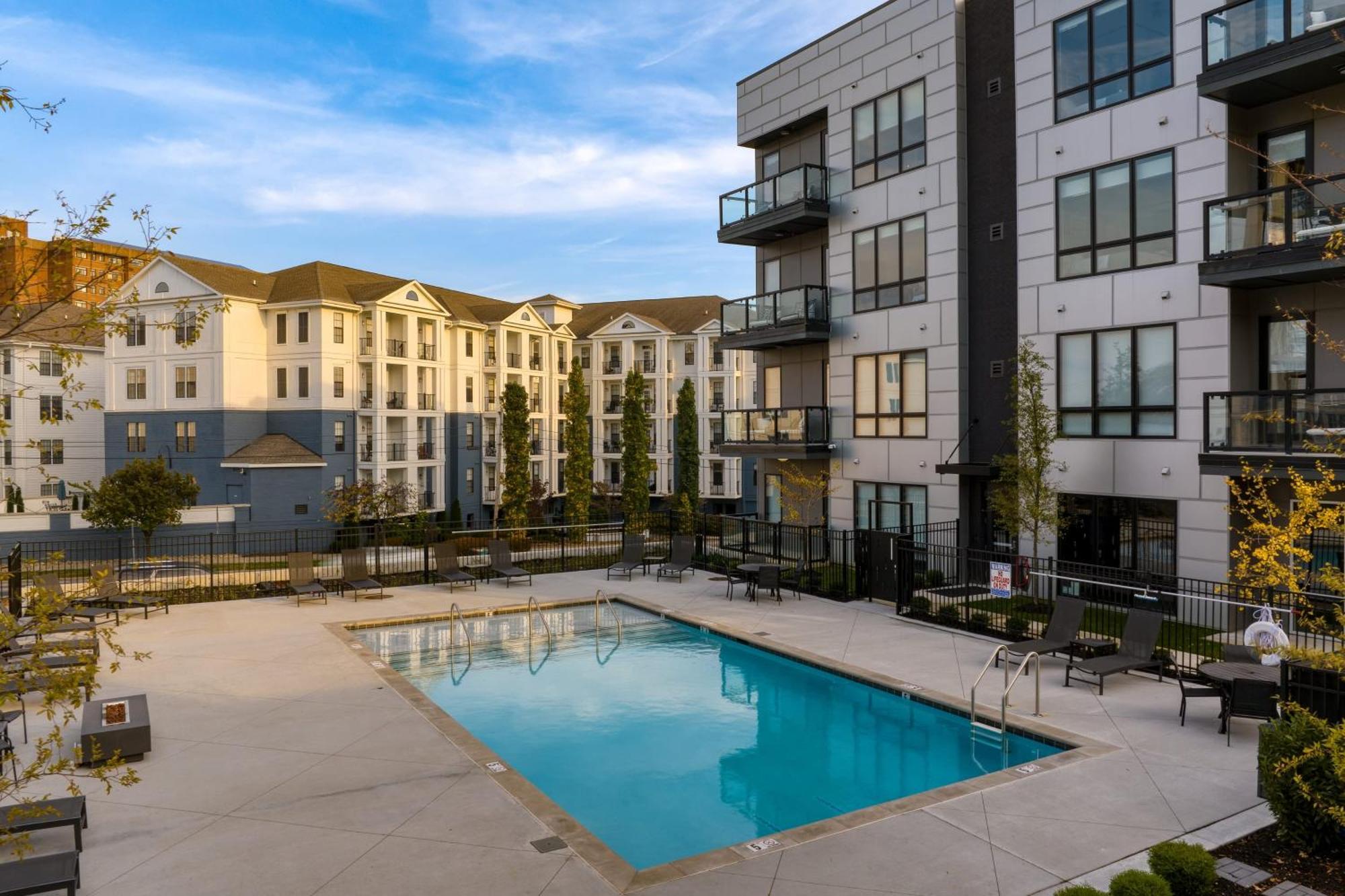 Holiday home Sleeps 18 3 Modern Midtown W Gym Pool Walkable To Shops Eats Nashville