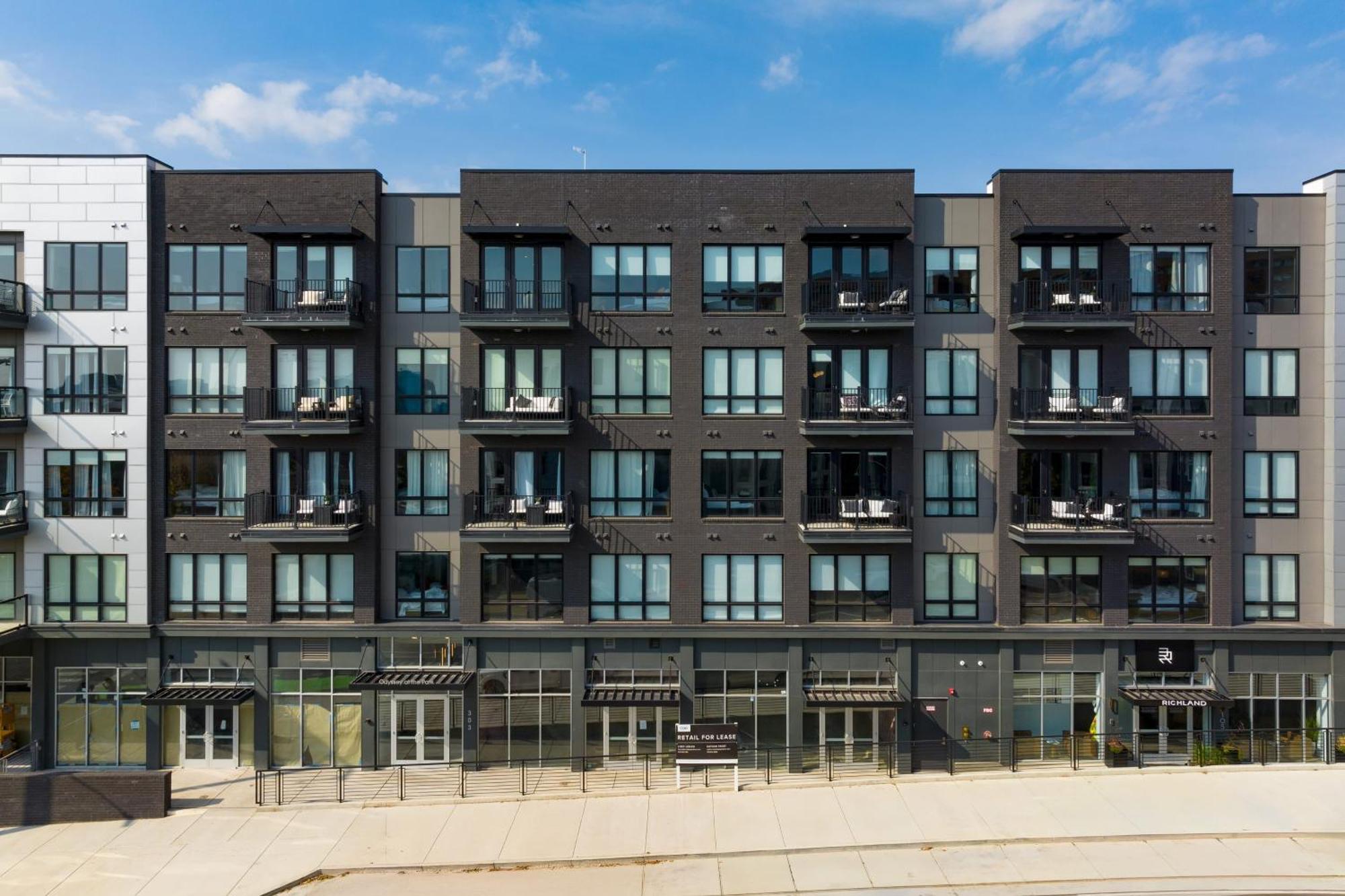 Sleeps 18 3 Modern Midtown W Gym Pool Walkable To Shops Eats *