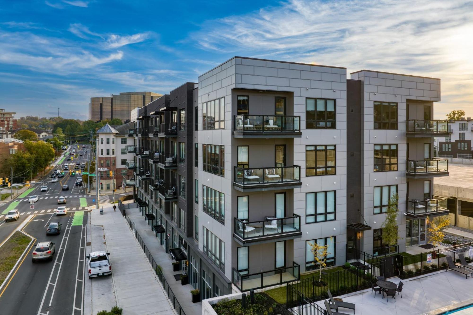 Sleeps 18 3 Modern Midtown W Gym Pool Walkable To Shops Eats Holiday home