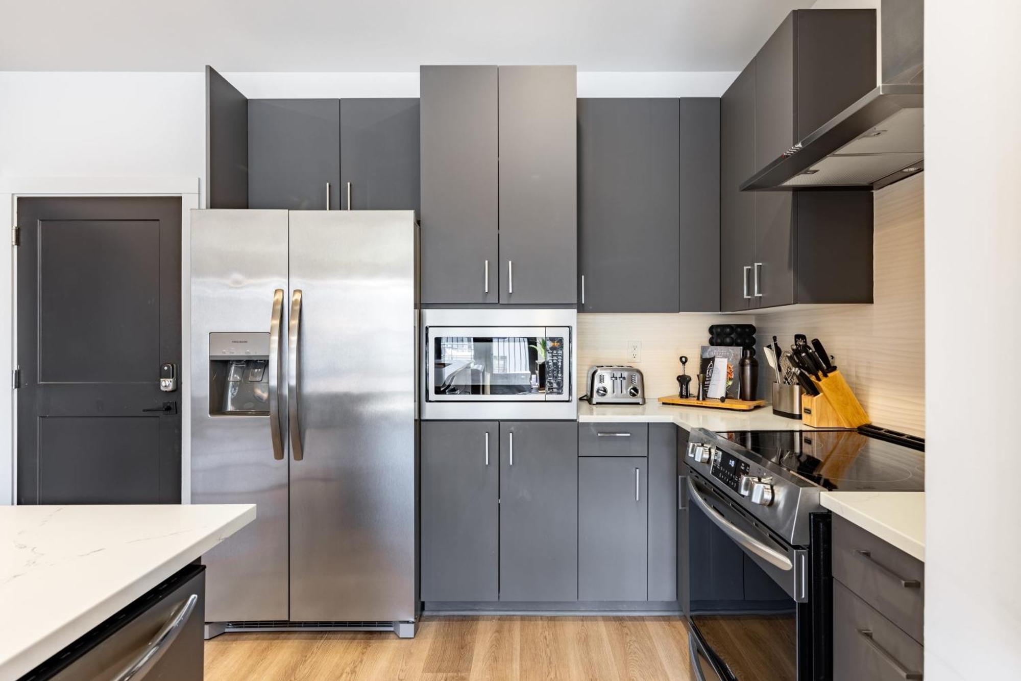Holiday home Sleeps 18 3 Modern Midtown W Gym Pool Walkable To Shops Eats *