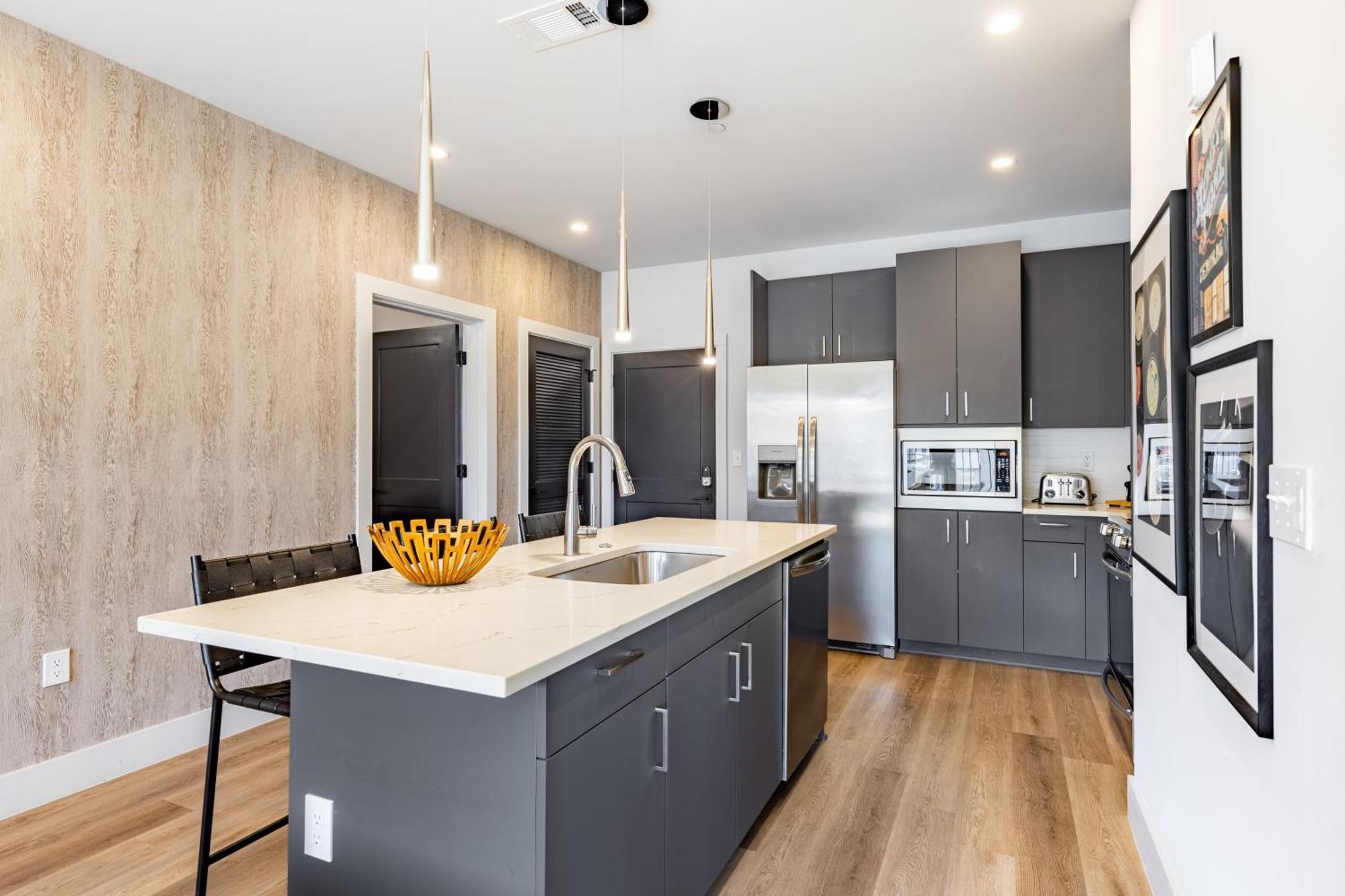 Sleeps 18 3 Modern Midtown W Gym Pool Walkable To Shops Eats * Nashville