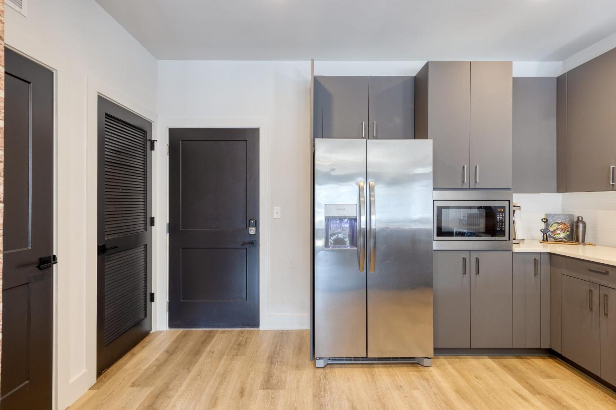 Sleeps 18 3 Modern Midtown W Gym Pool Walkable To Shops Eats Nashville