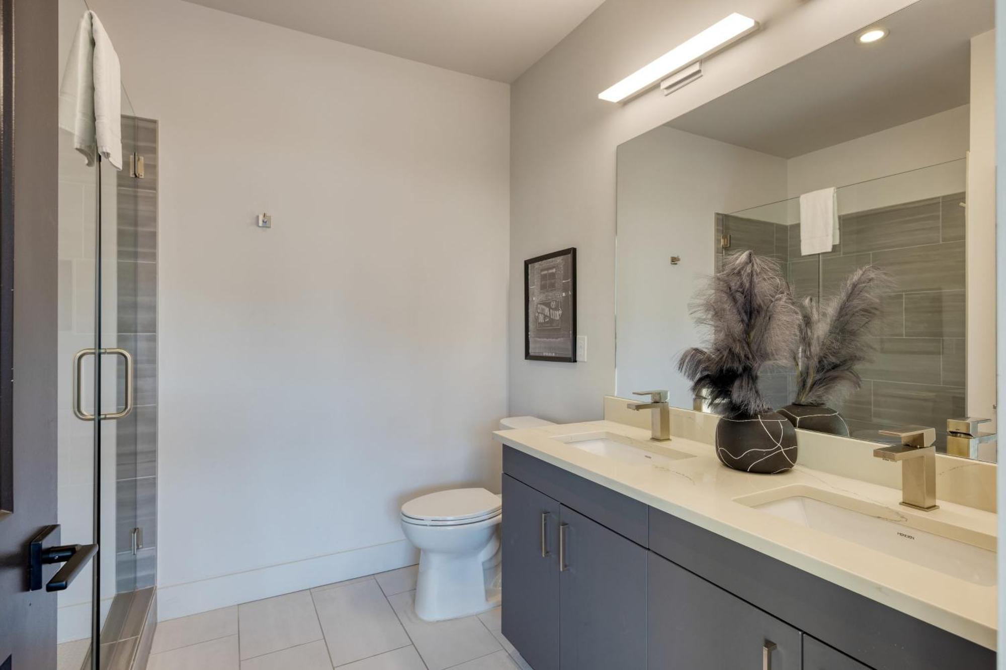 Sleeps 18 3 Modern Midtown W Gym Pool Walkable To Shops Eats Holiday home *