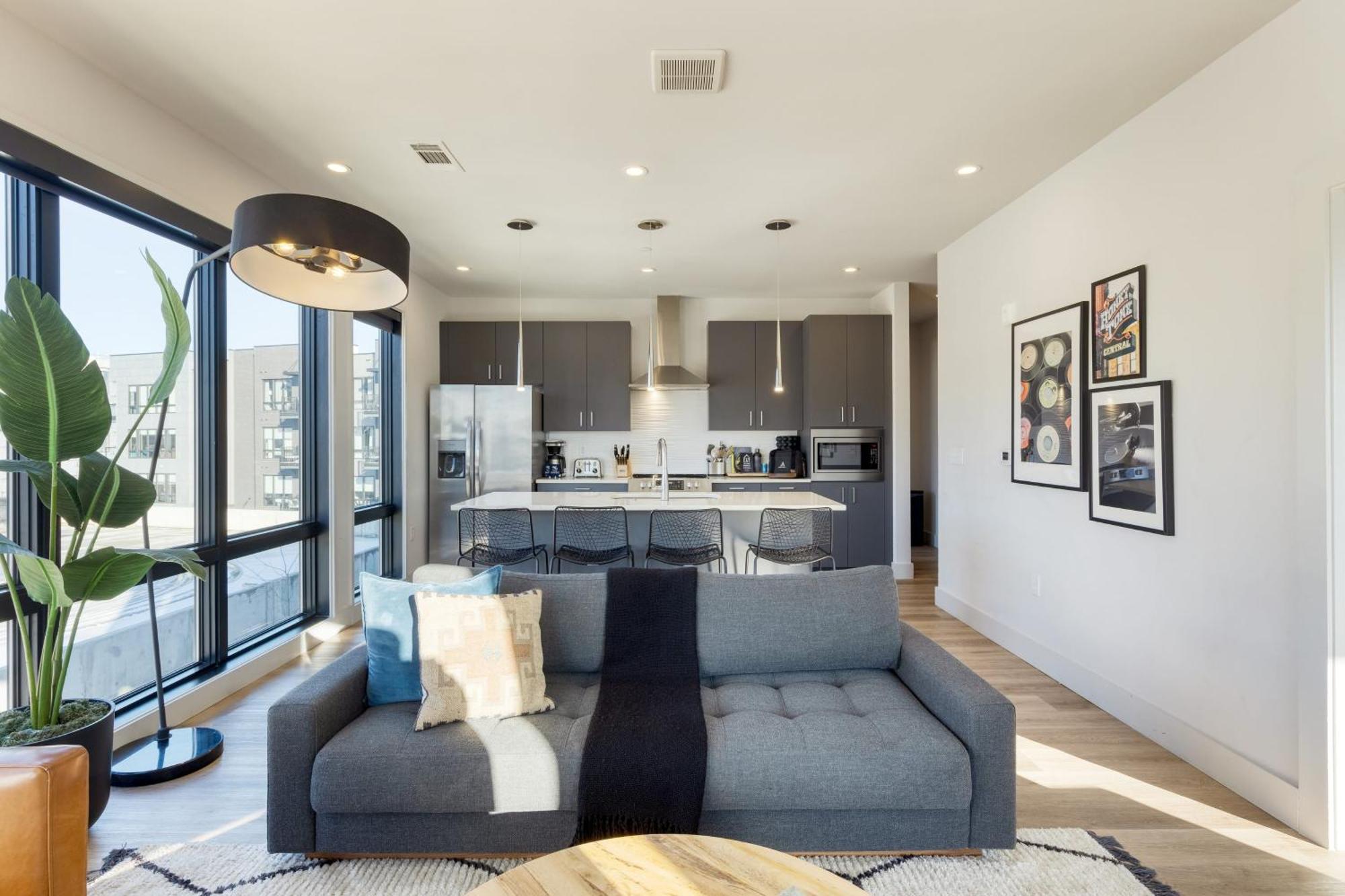 Sleeps 18 3 Modern Midtown W Gym Pool Walkable To Shops Eats Holiday home
