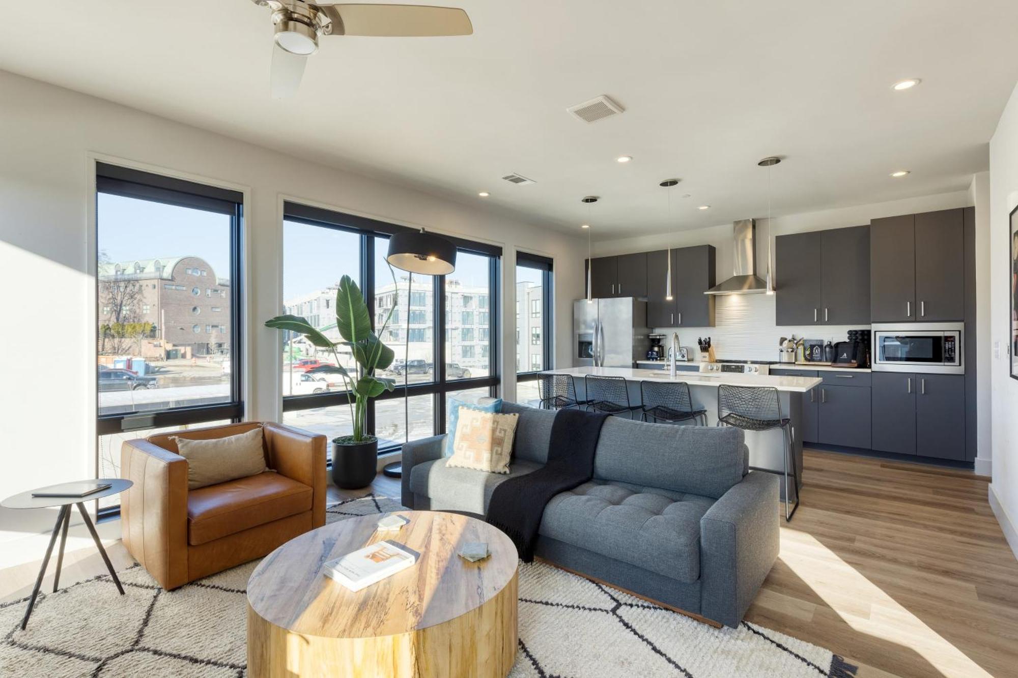 Holiday home Sleeps 18 3 Modern Midtown W Gym Pool Walkable To Shops Eats