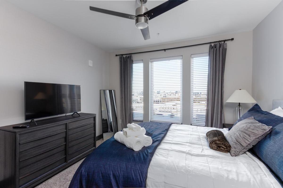 Music Vibes 2br 2ba Near Downtown Apartment *
