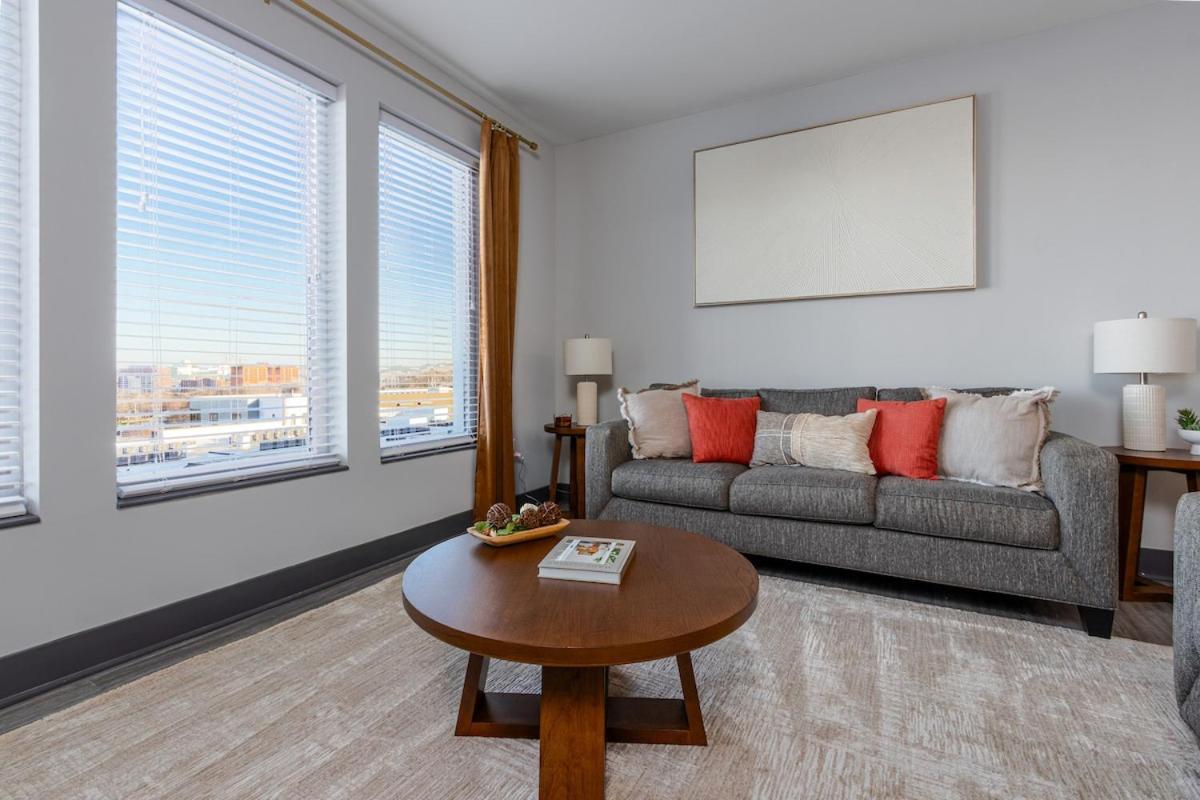 Music Vibes 2br 2ba Near Downtown Apartment *