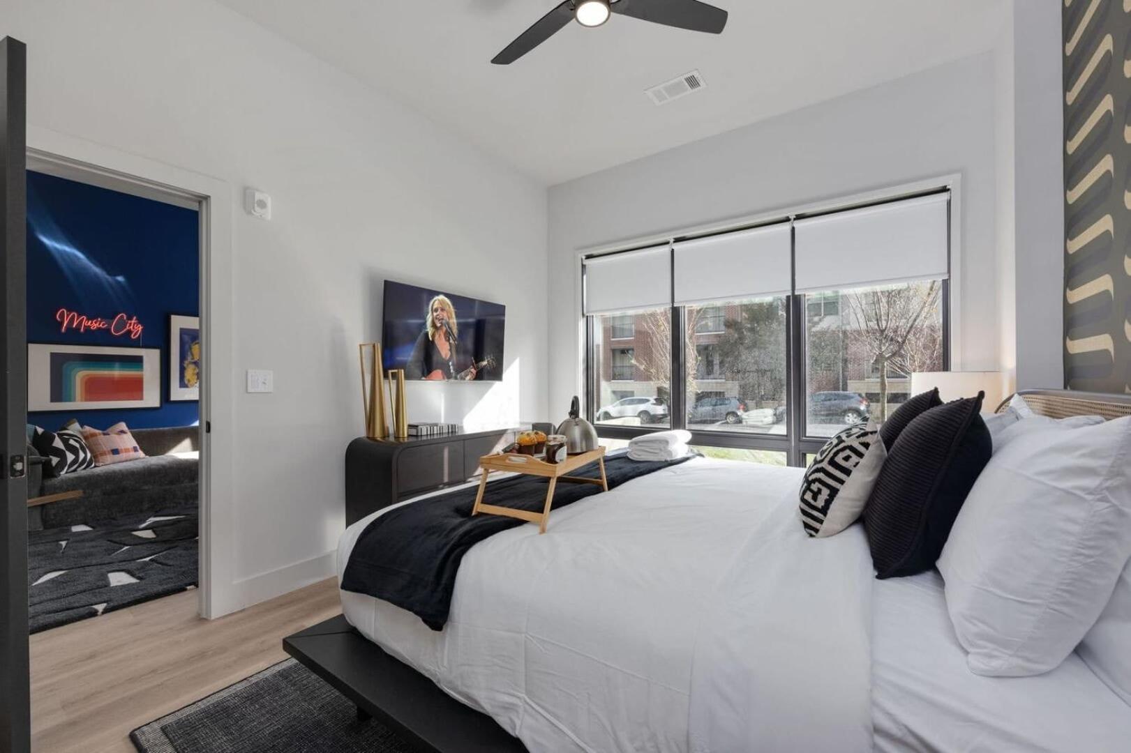 2 Modern In Heart Of Midtown Walkable Location Patio Pool Gym Holiday home Nashville