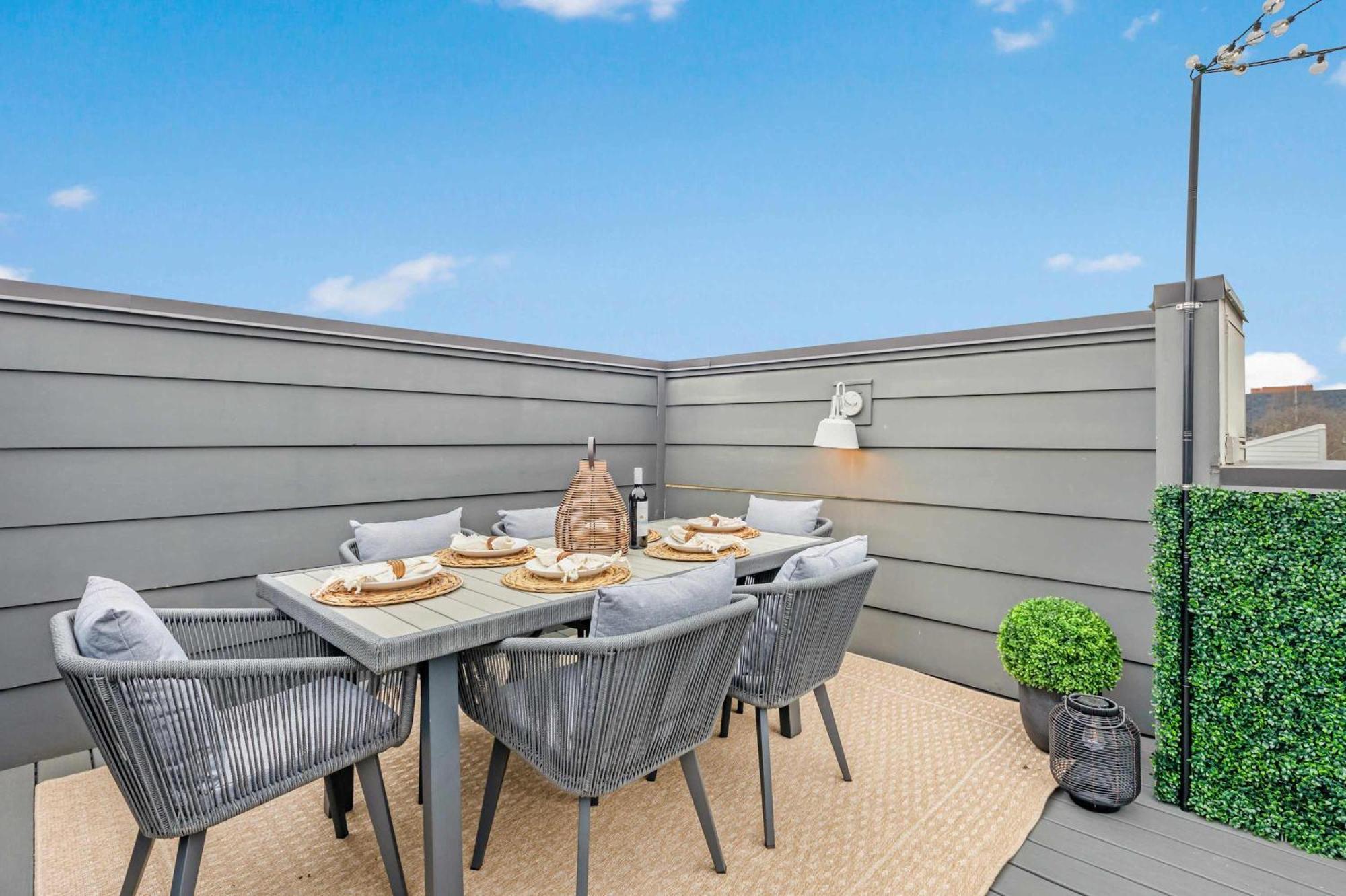 Harlow On Hawkins - Steps To Gulch Rooftop Views Holiday home