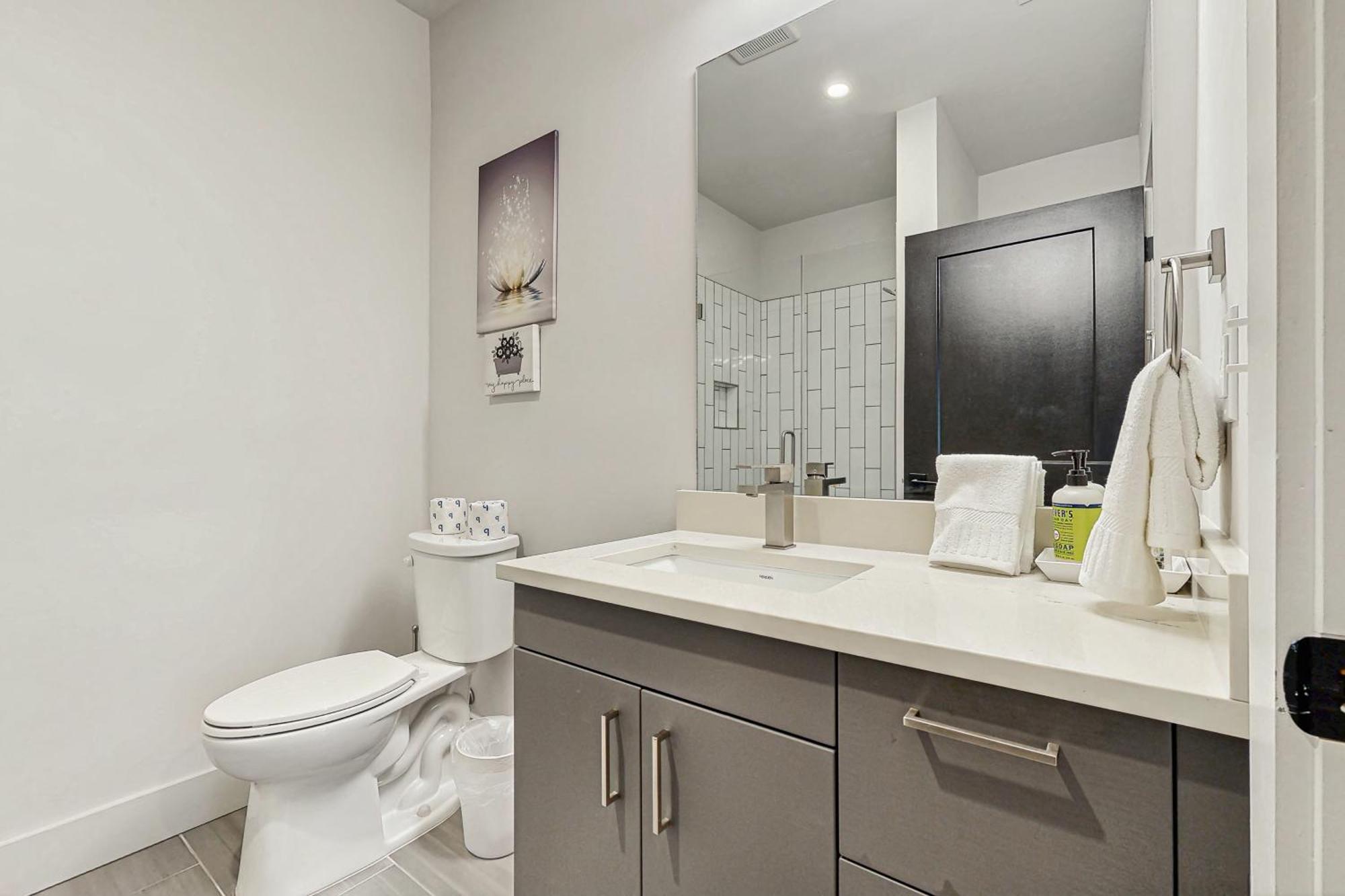 Apartment Odyssey Unit 307 *