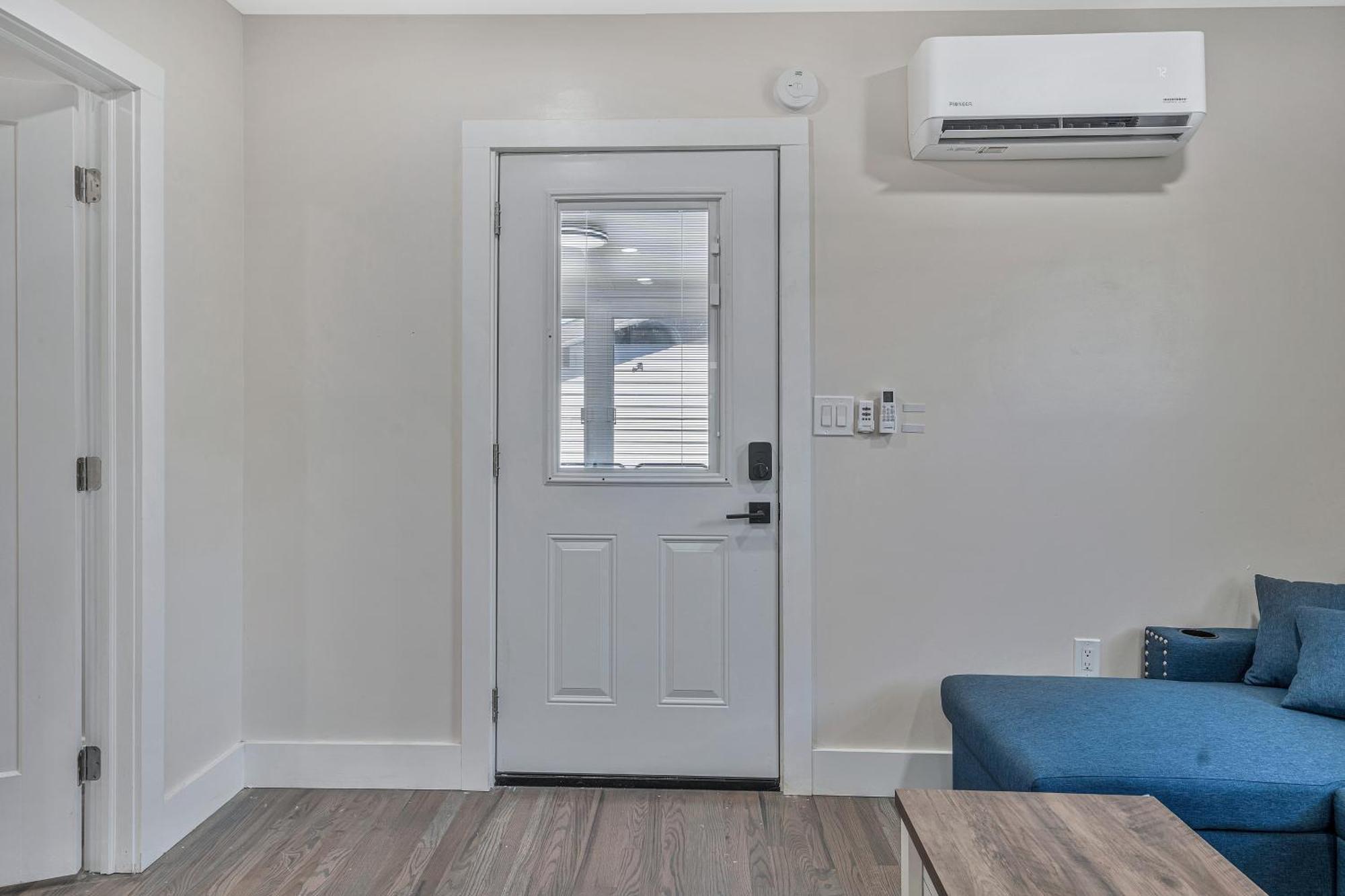 Cute, Charming, West Nash,1 Bed 1bath , Private Fenced Yard