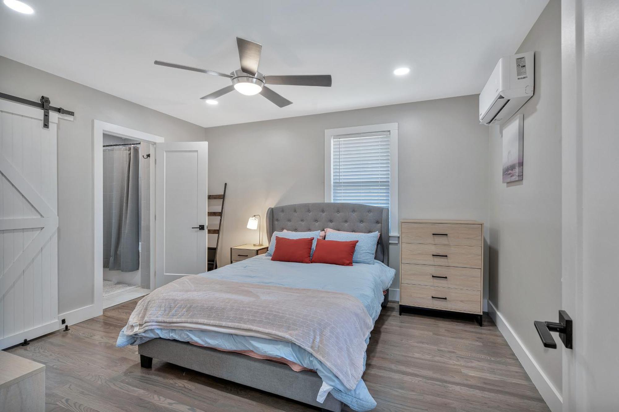 Holiday home Cute, Charming, West Nash,1 Bed 1bath , Private Fenced Yard Nashville