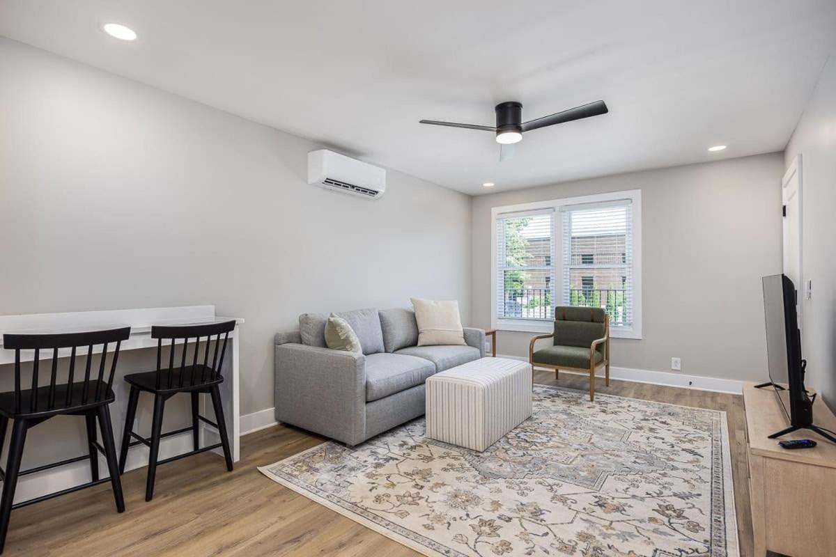 The Nomad 48-person Hillsboro Village Retreat 1br Spaces