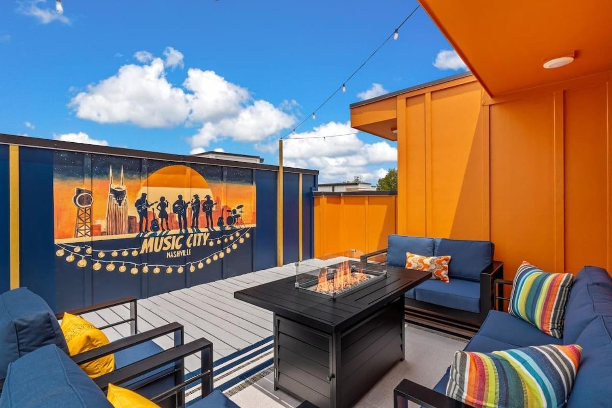 Chic Oasis 2 Miles From Dt - Pool Table - B-dashy Holiday home